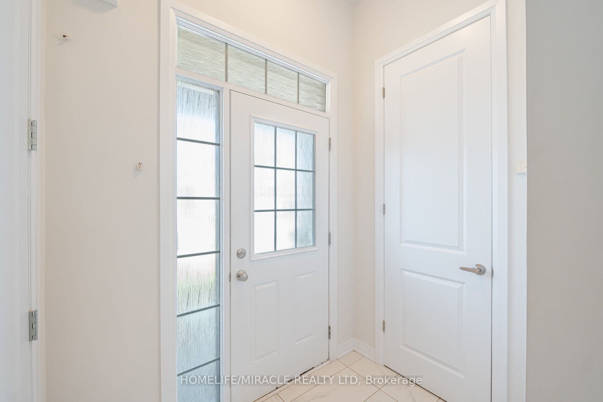454 Adelaide Street — photograph 4