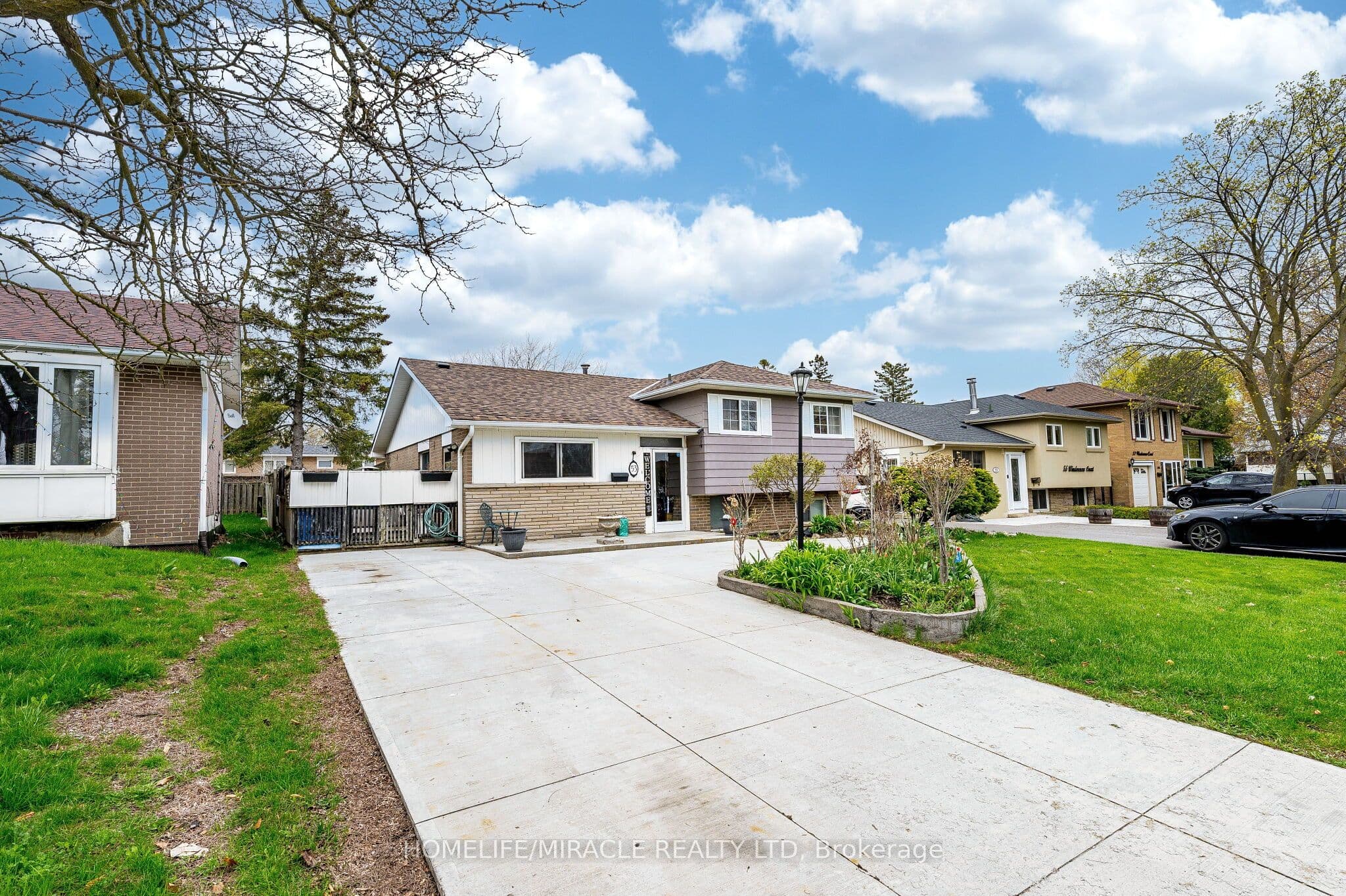 53 WINDERMERE Court — photograph 2