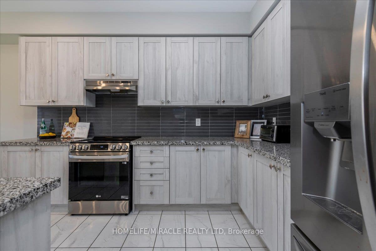 79 Lorne Thomas Place — photograph 5