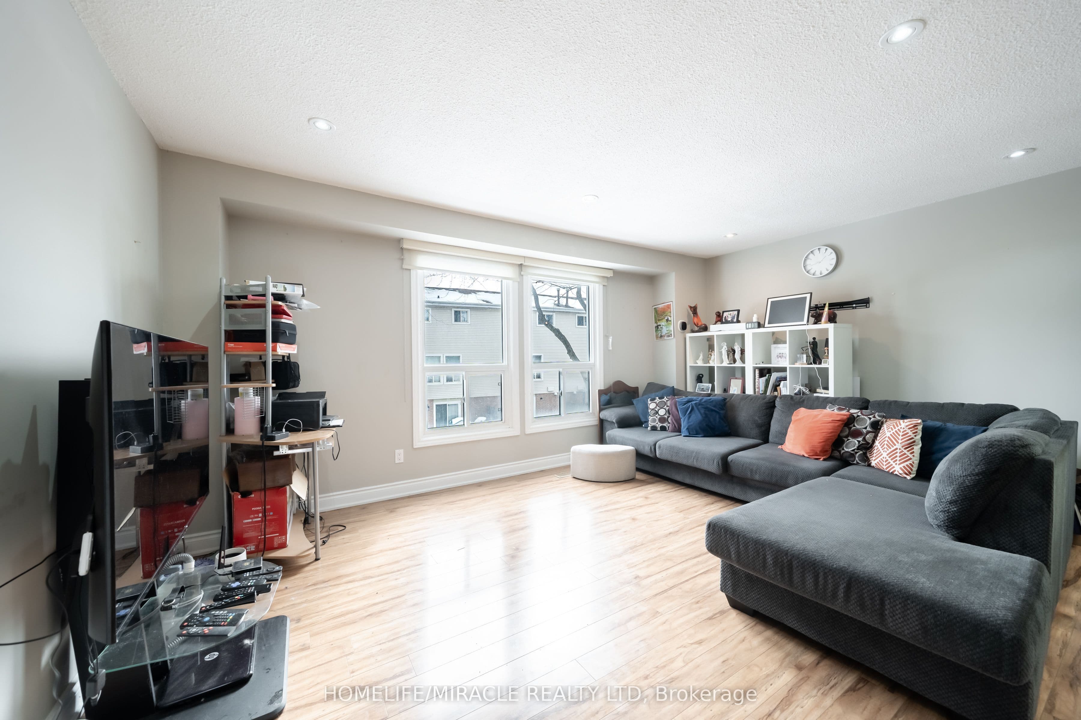 150 Enderby Crescent #150 — photograph 4