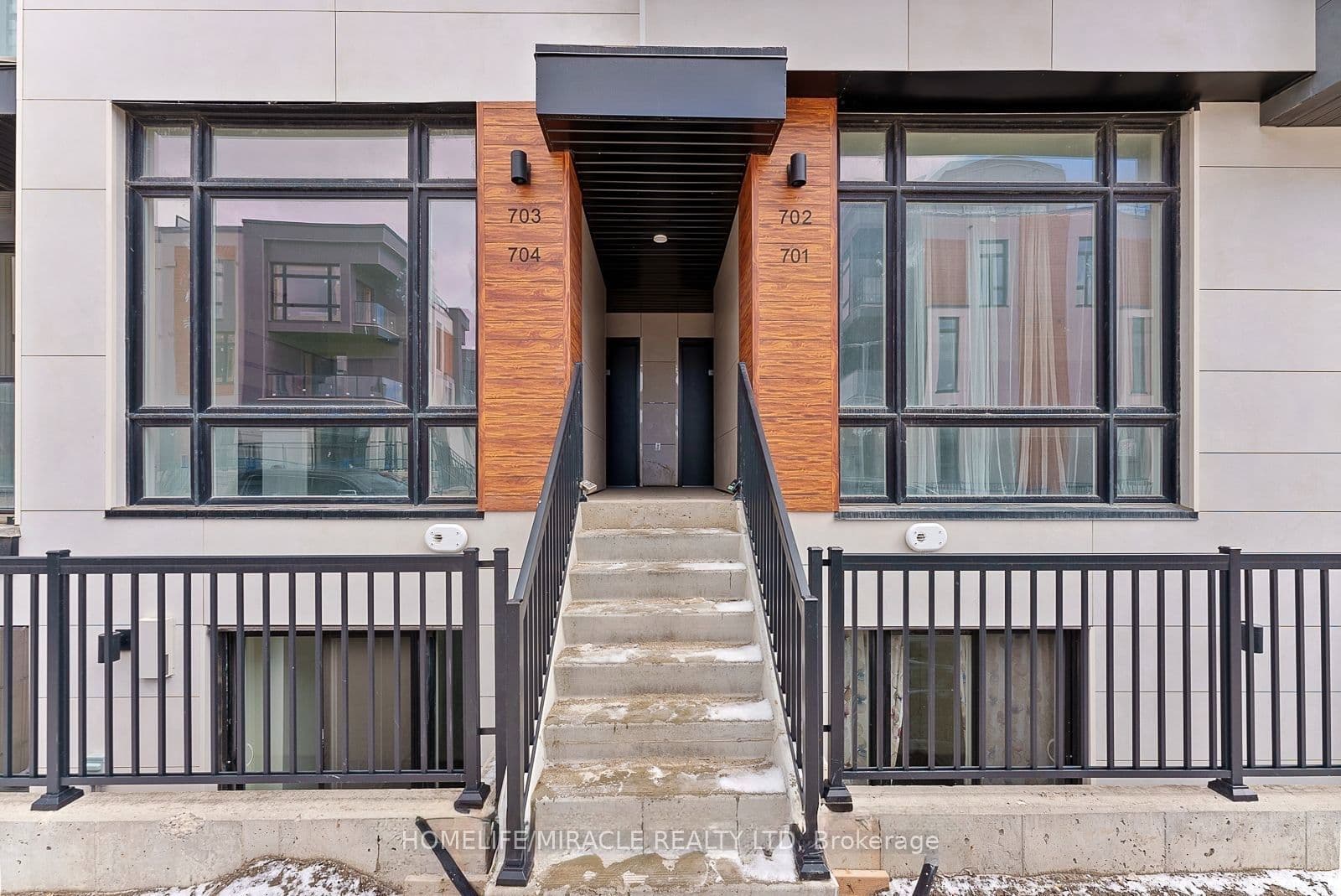 5 Steckley House Lane #TH704 — featured photograph