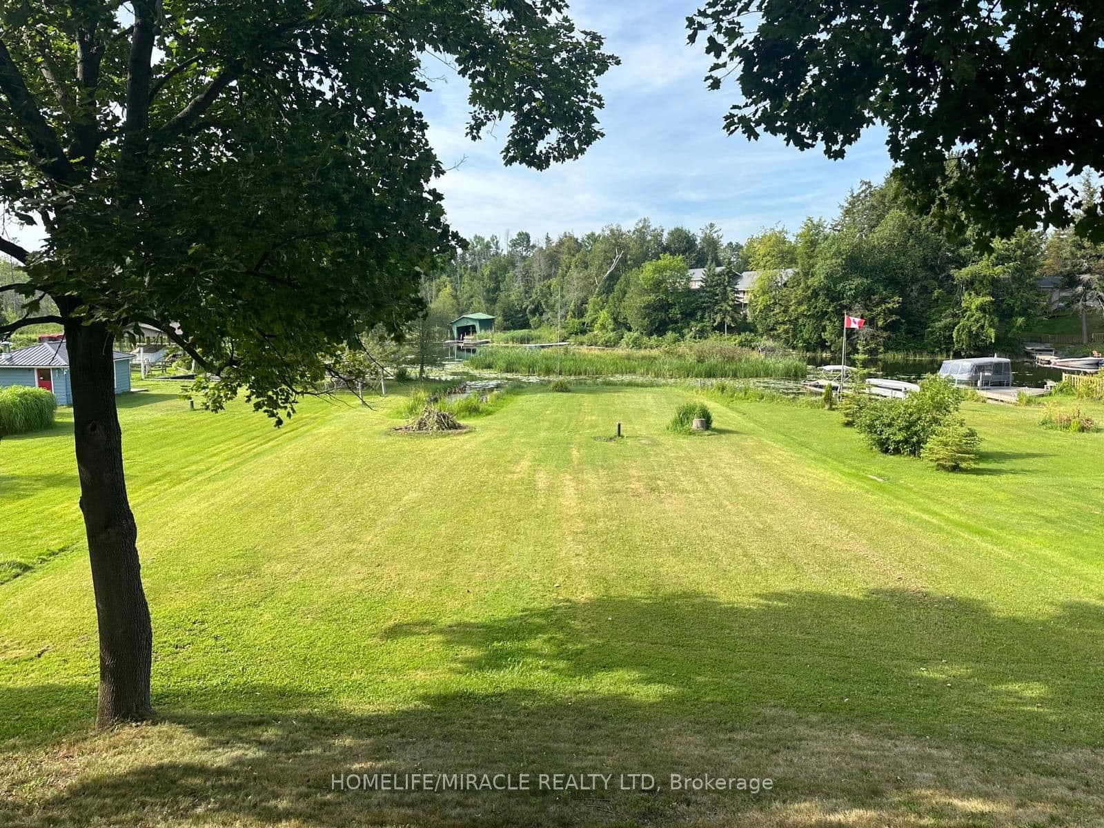 164 RIVERBANK Drive — photograph 3