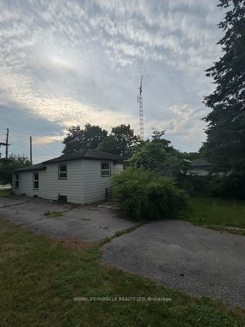 869 Townline Road — photograph 2