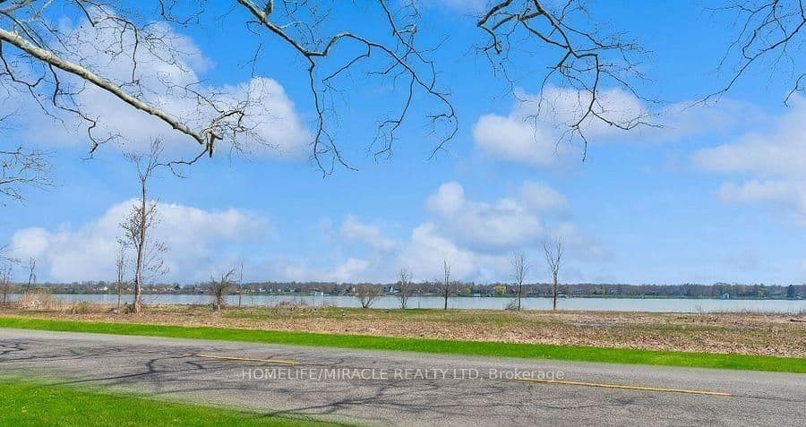 3035 Niagara Parkway — photograph 2
