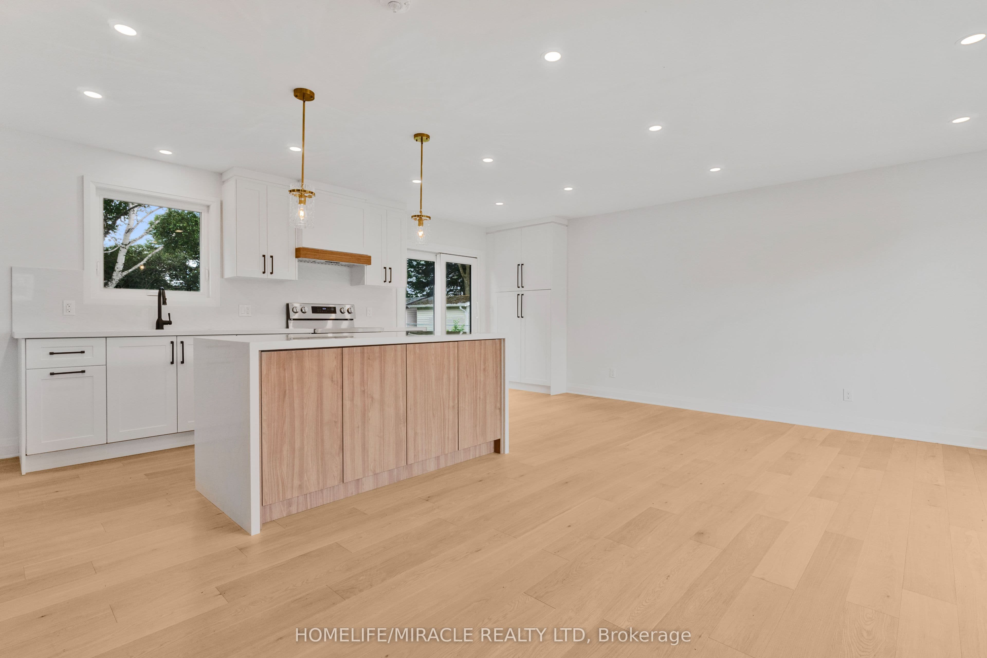 357 Simon Street — photograph 5