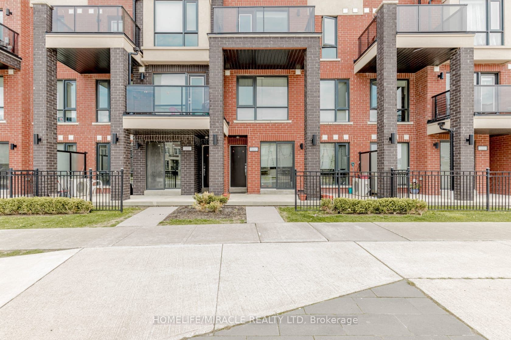 100 Dufay Road #29 — photograph 2