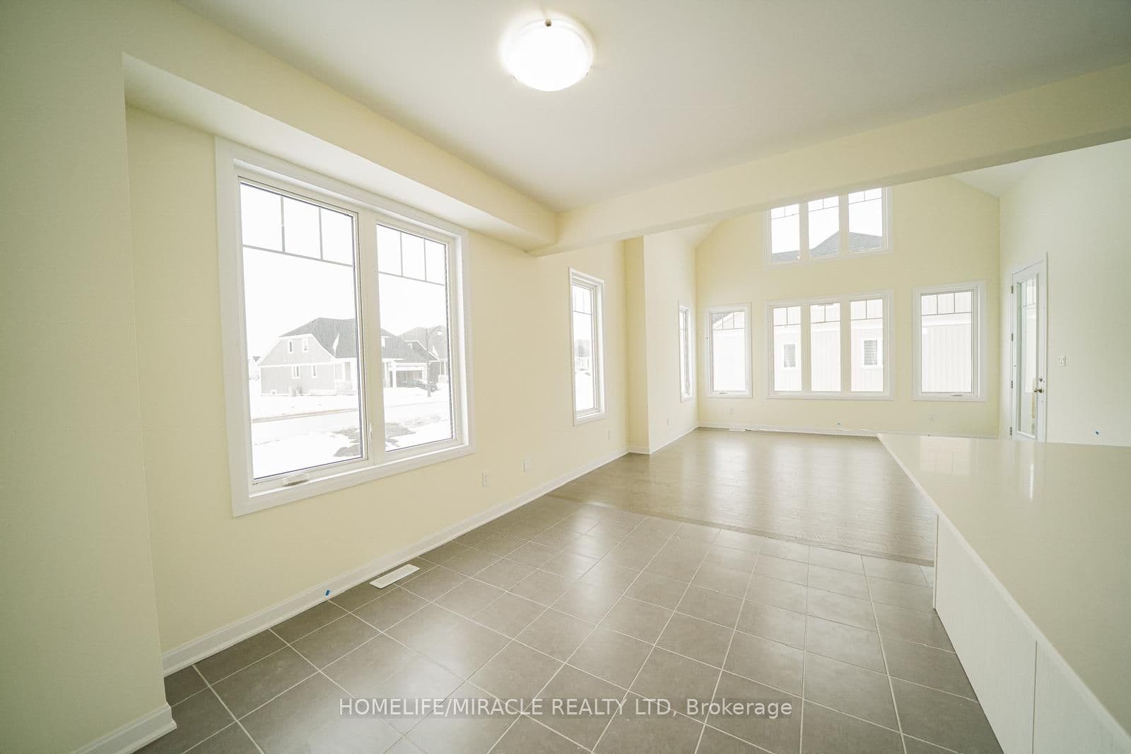 33 Country Club Drive — photograph 4