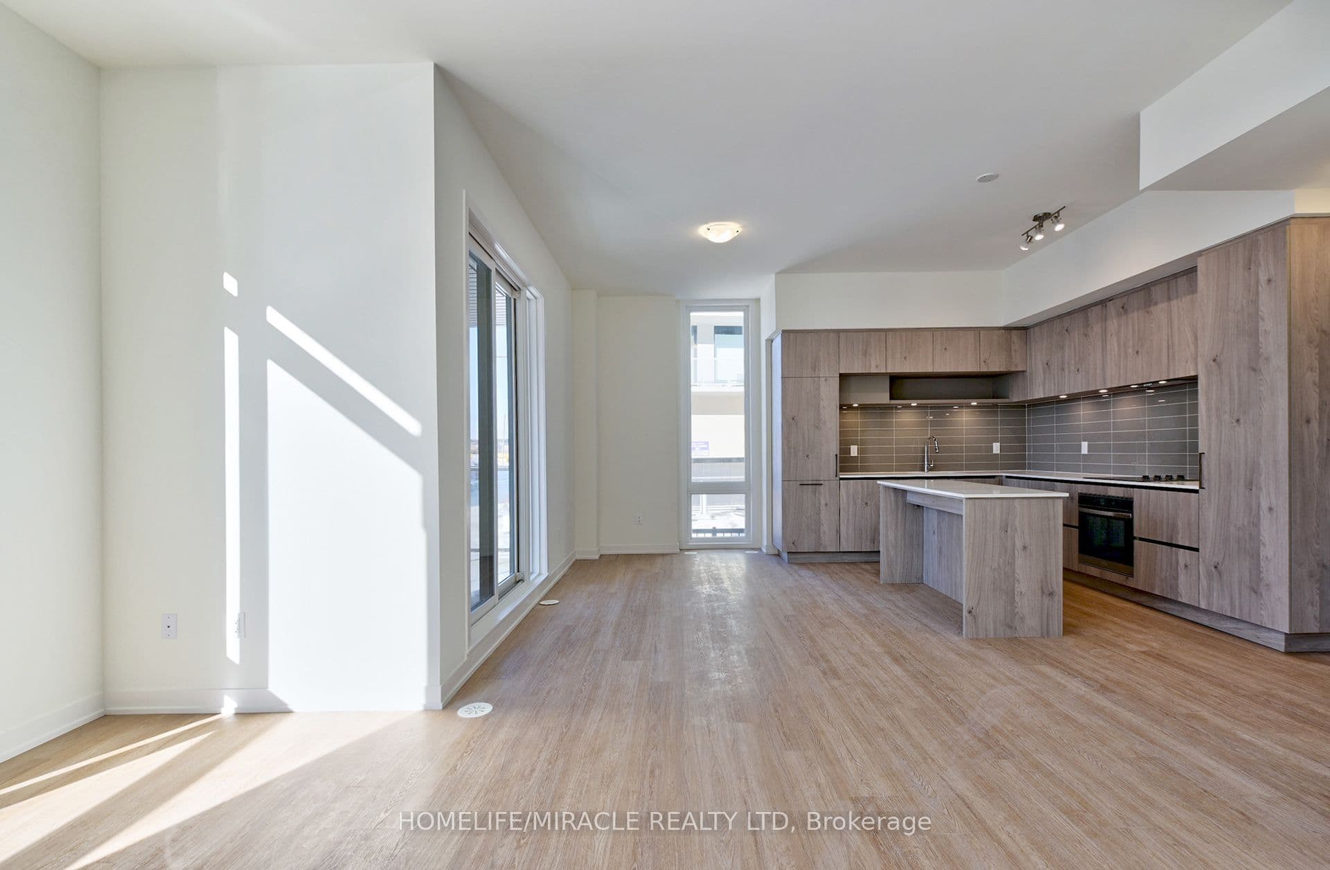 8 David Eyer Road #1221 — photograph 4