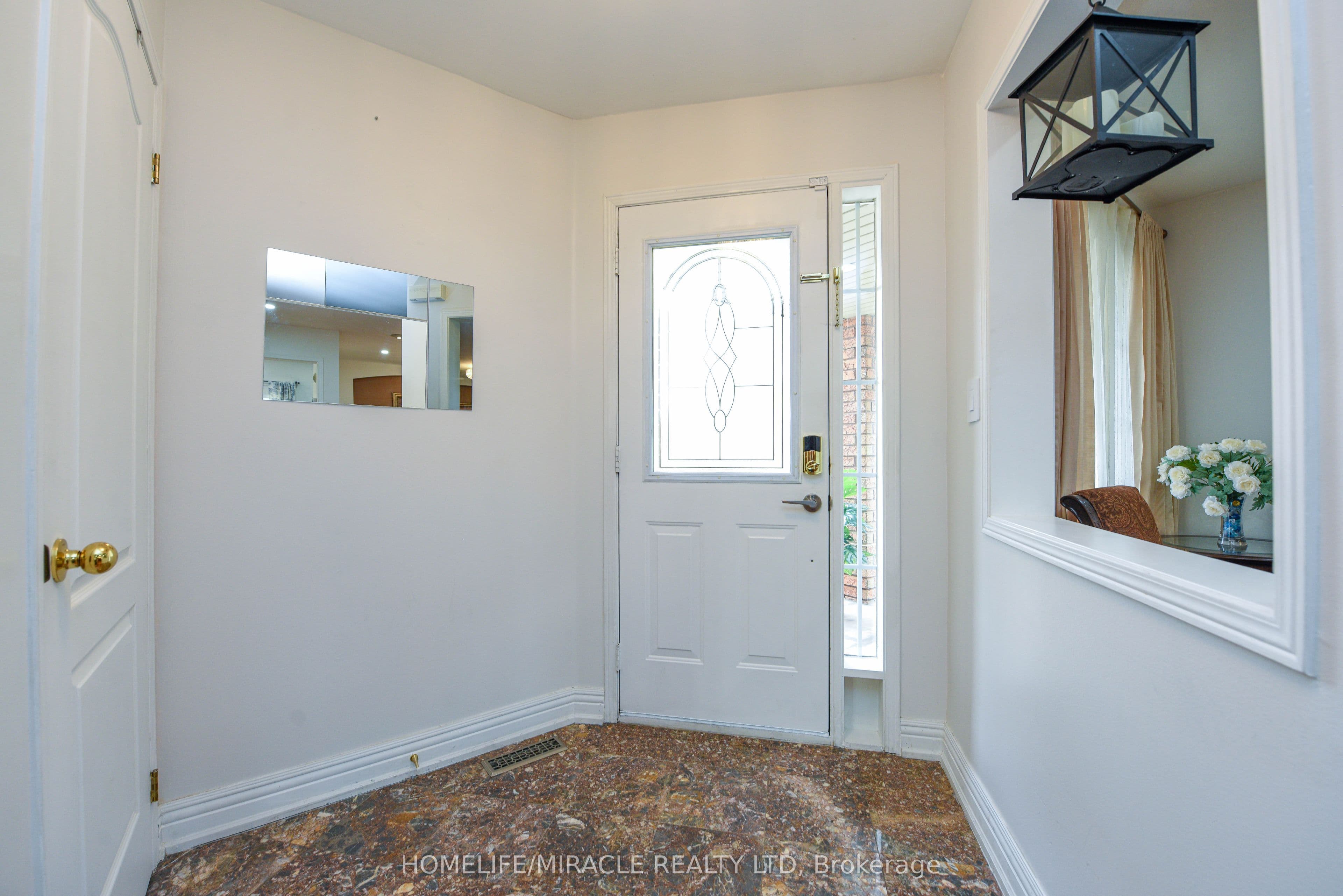 113 Seclusion Crescent — photograph 3