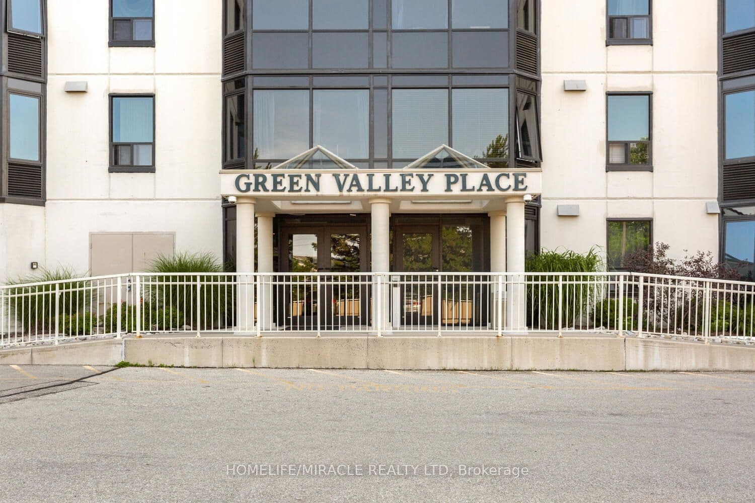 35 Green Valley Drive #1705 — photograph 3