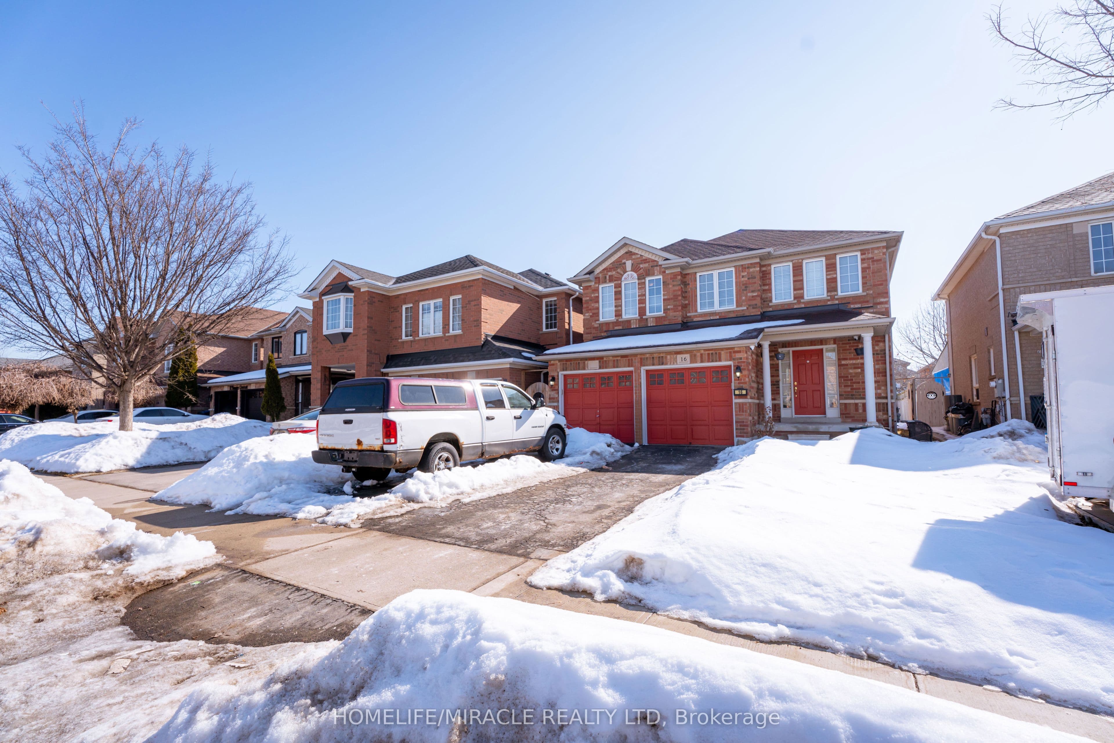 16 Dunure Crescent — photograph 3