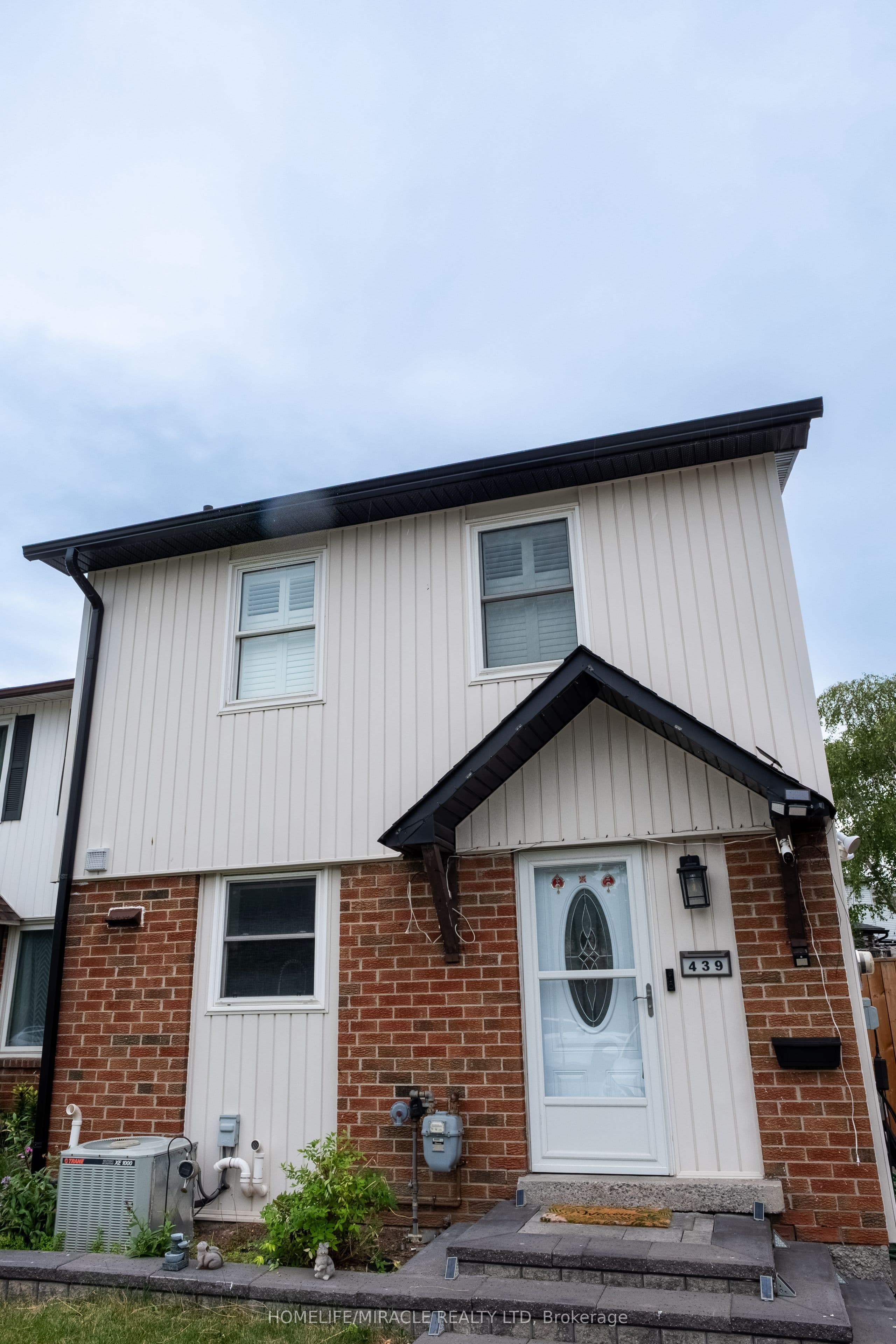 439 Bristol Crescent — featured photograph