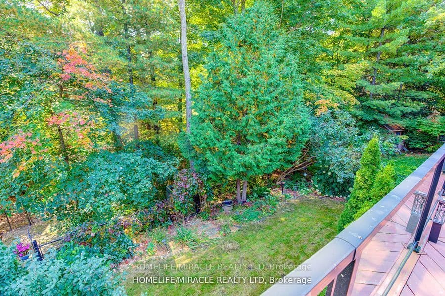 905 Alanbury Crescent — photograph 4
