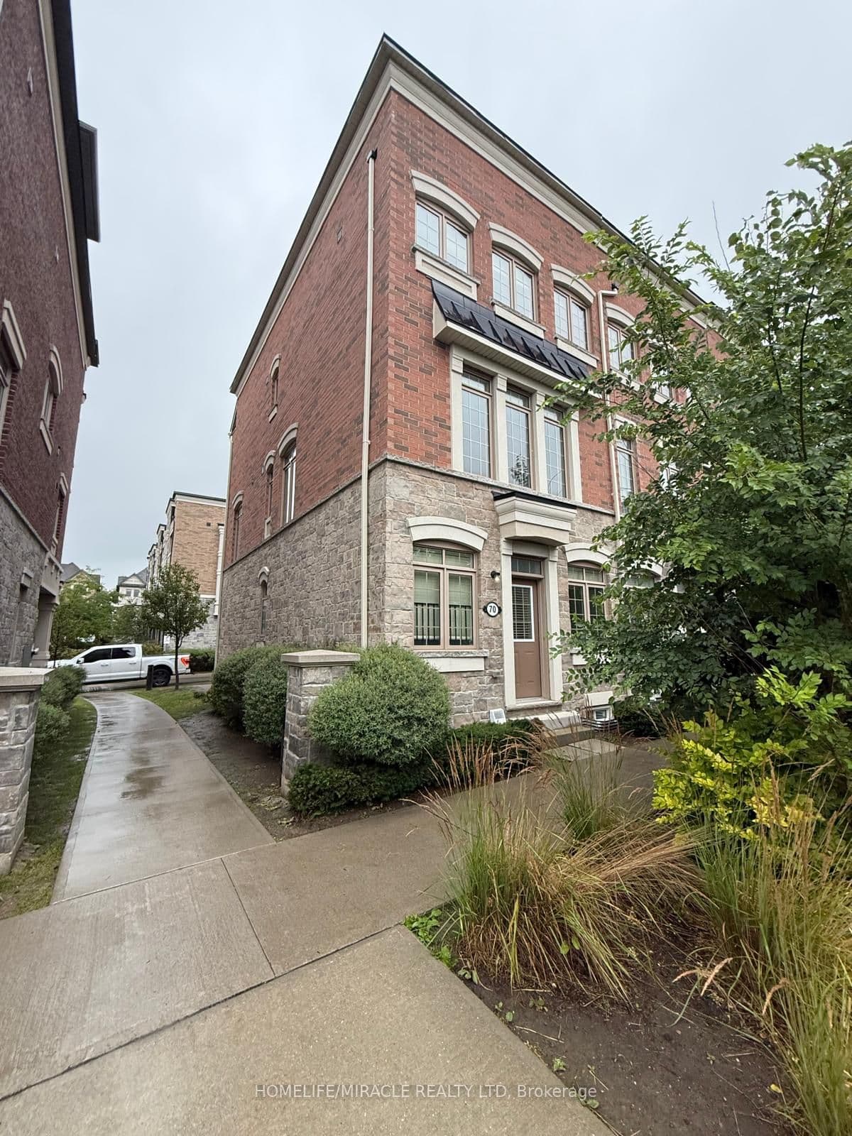 70 Harwood Avenue — photograph 3