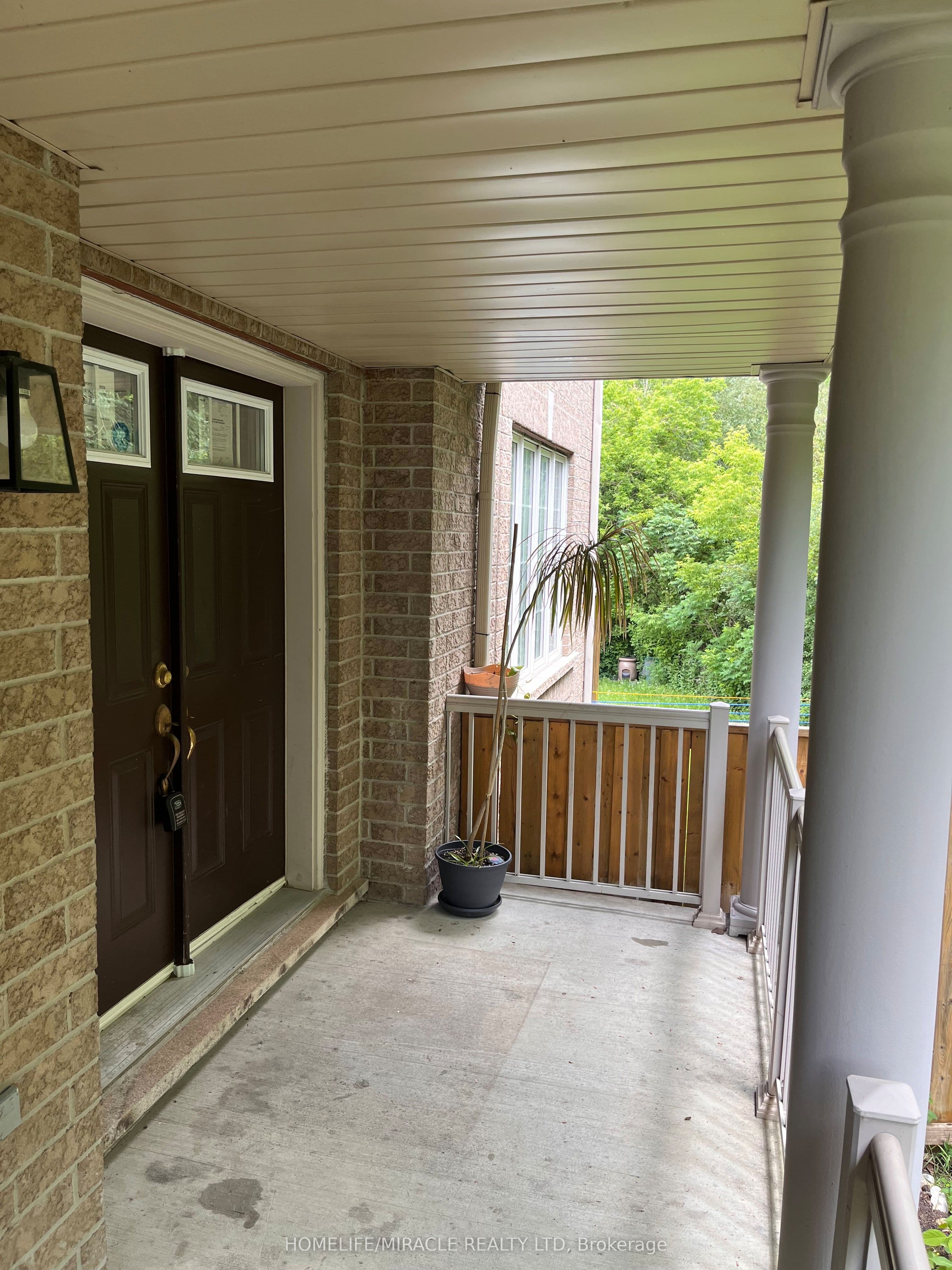 161 Cathedral Drive — photograph 2