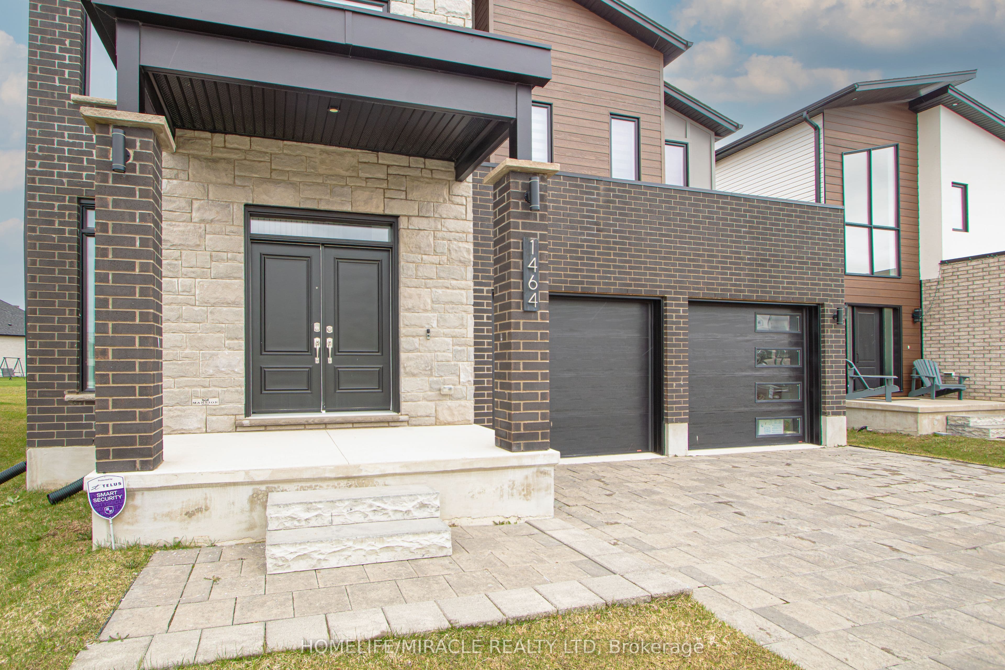 1464 Medway Park Drive — photograph 2