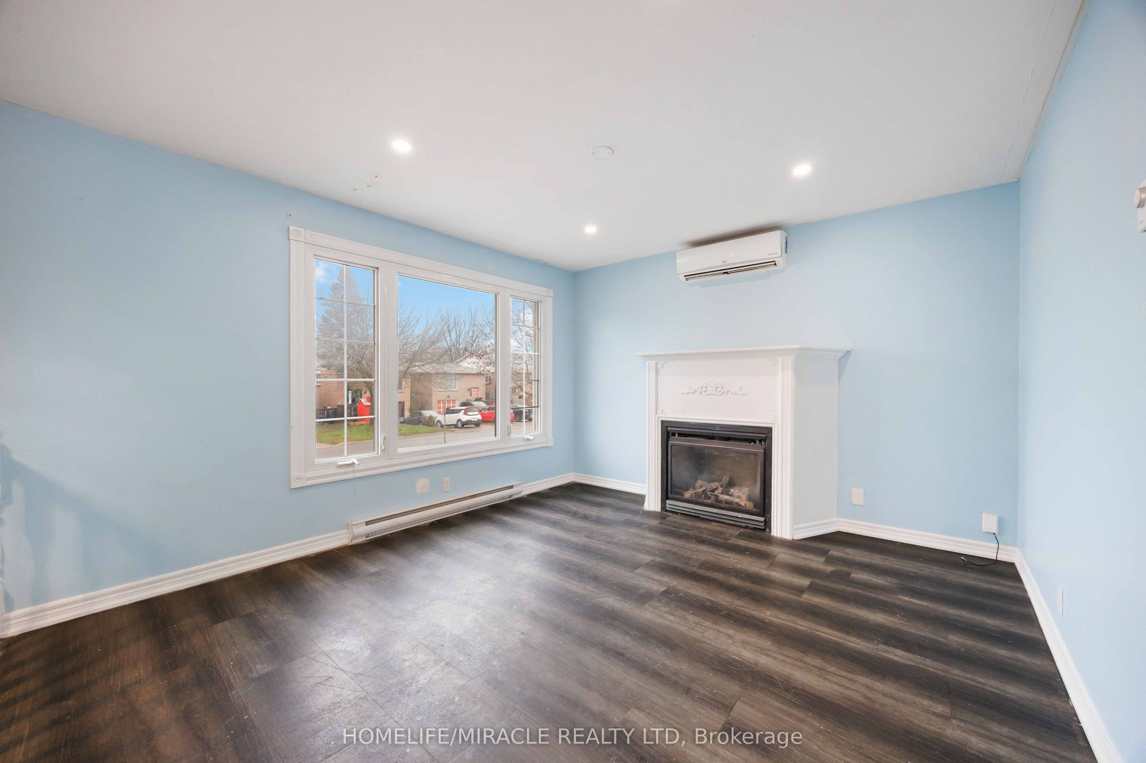 839 Mountain Ash Road — photograph 3