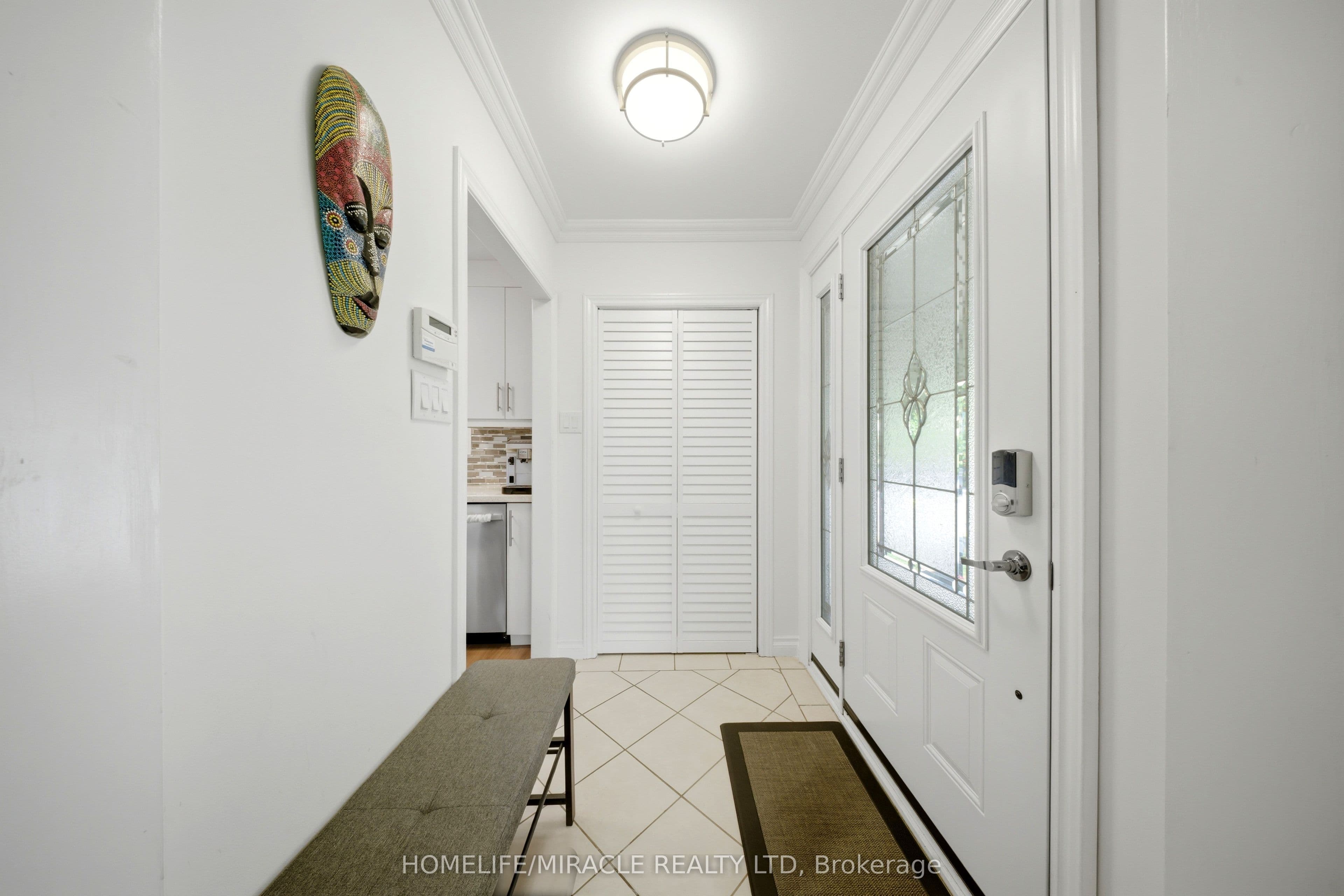 1612 Wavell Crescent — photograph 4
