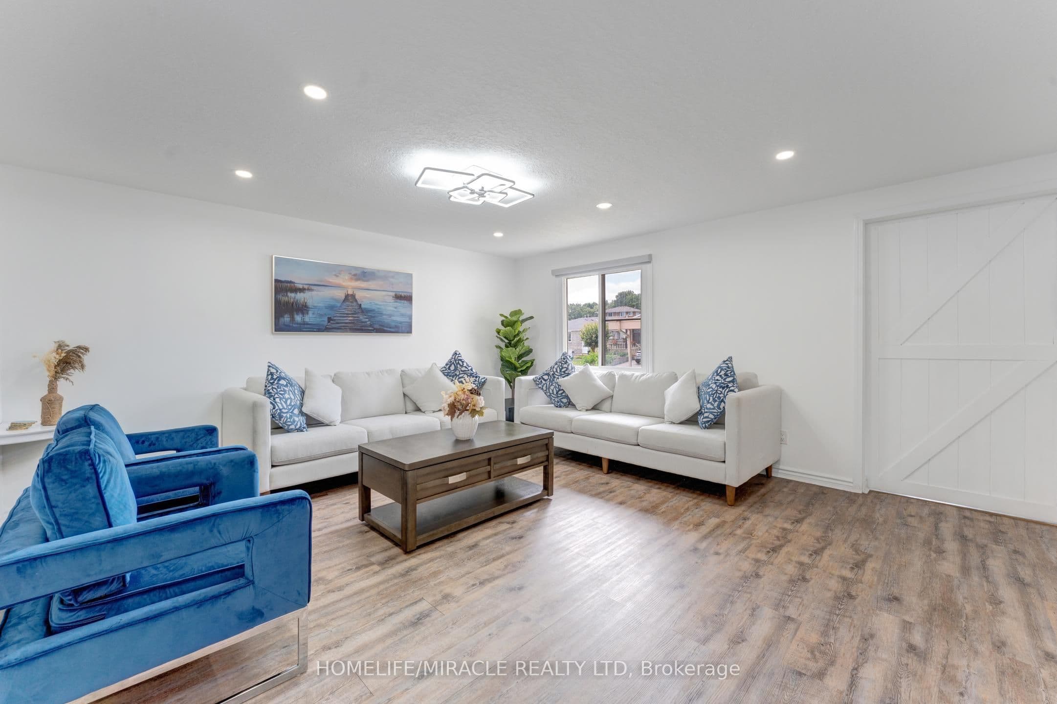 76 Frobisher Court — photograph 5