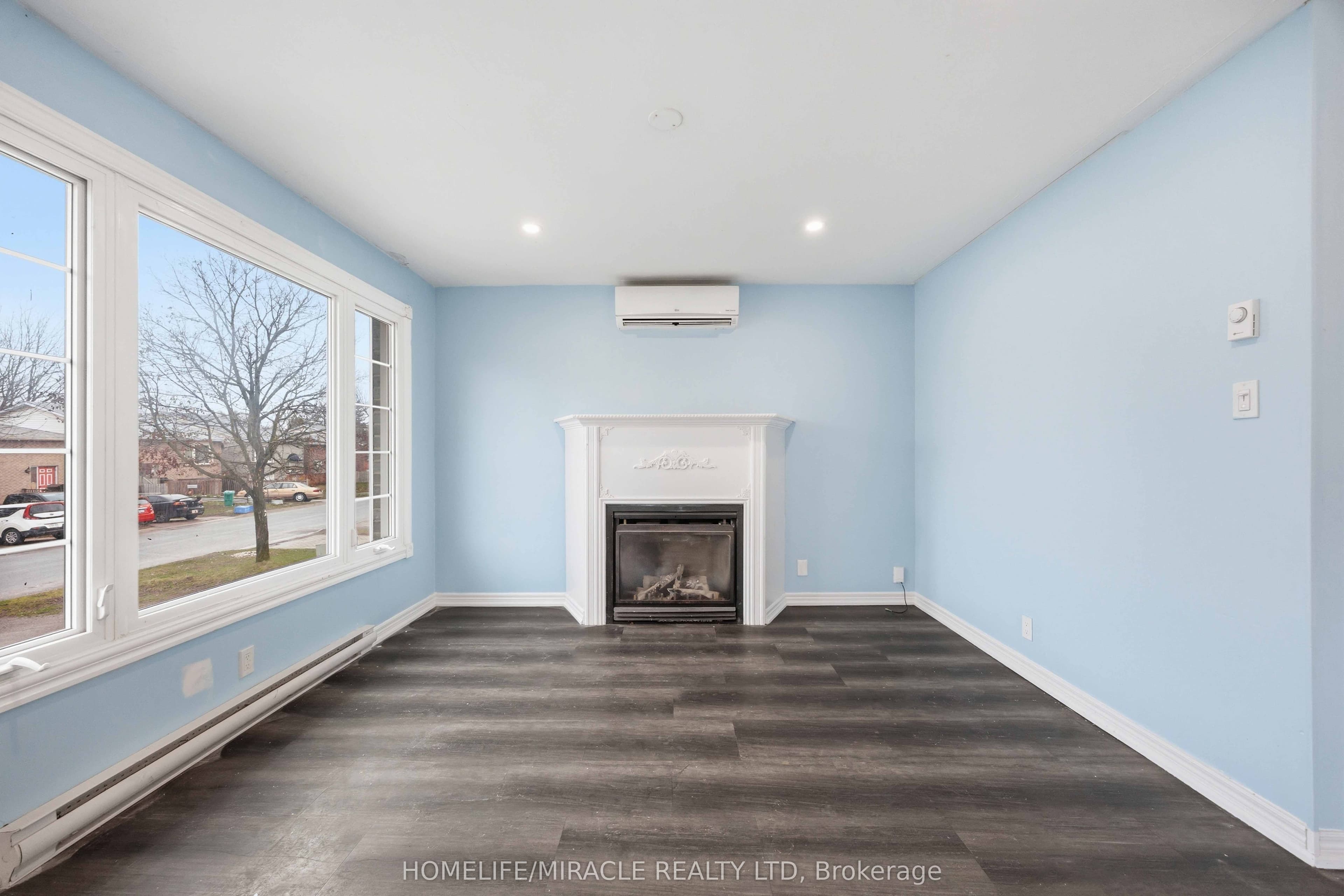 839 Mountain Ash Road — photograph 4