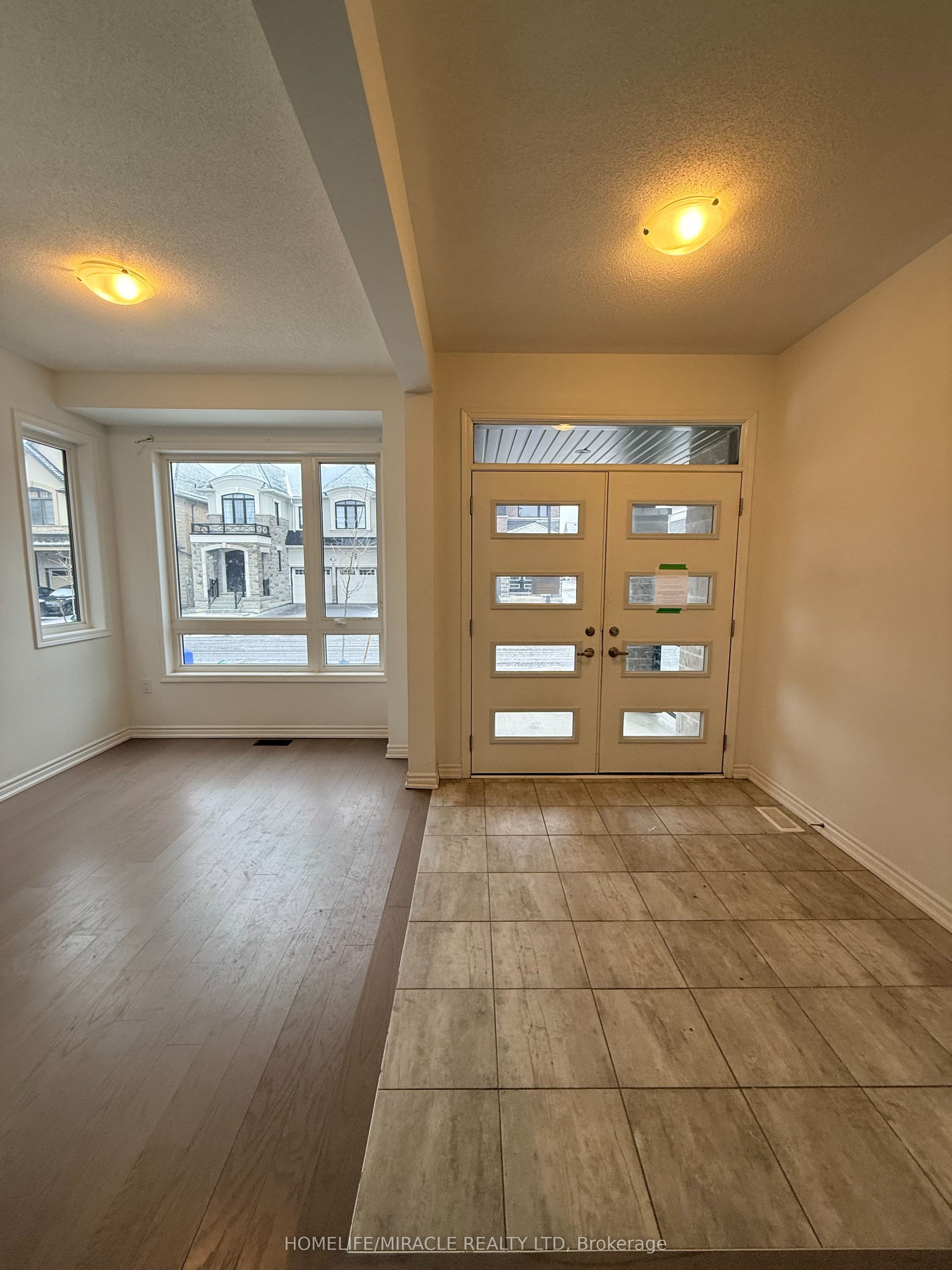 1421 Swallowtail Lane — photograph 5
