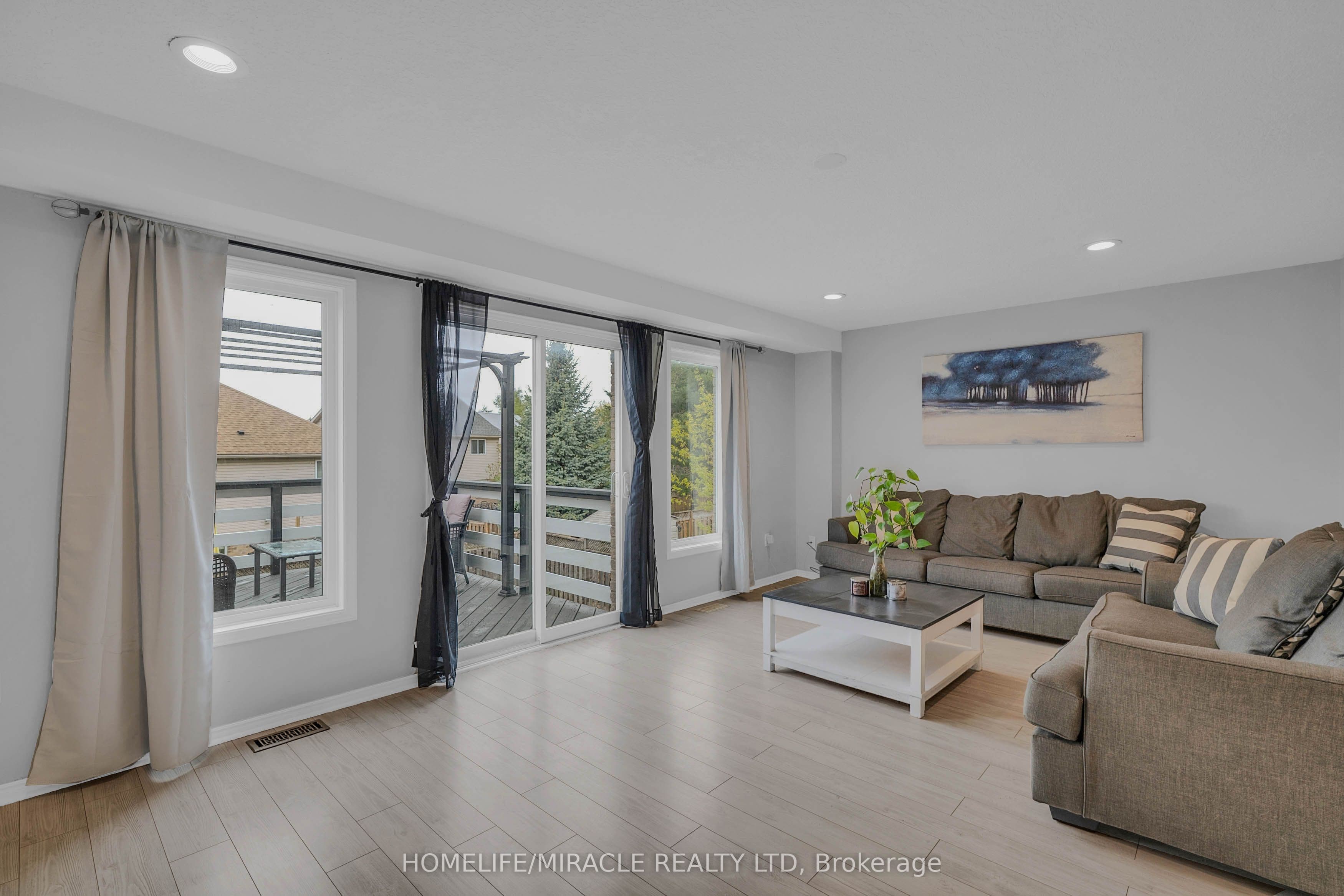 572 Simon Street — photograph 5