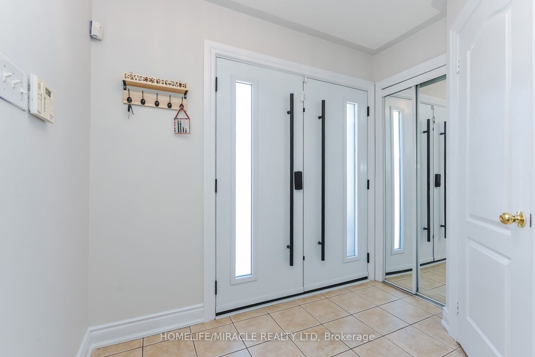 114 Edenbrook Hill Drive — photograph 4
