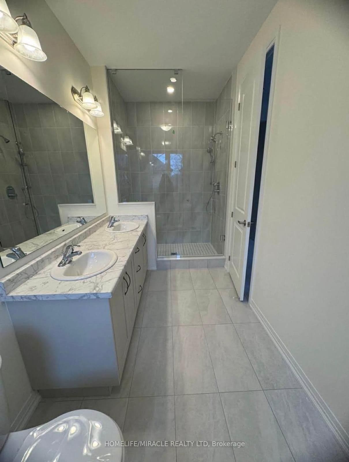35 Rumi Court — photograph 3