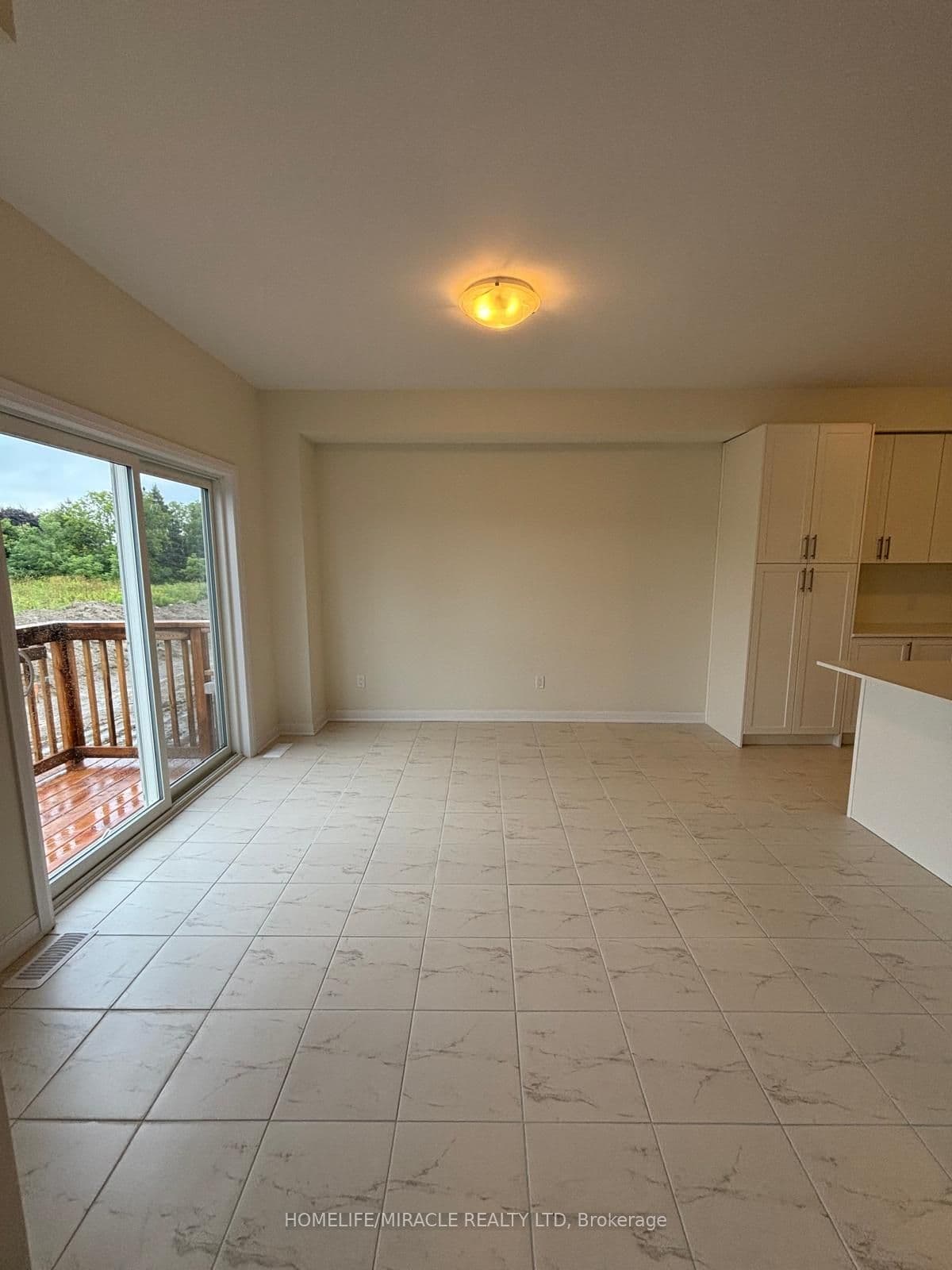 80 Oakmont Drive — photograph 4