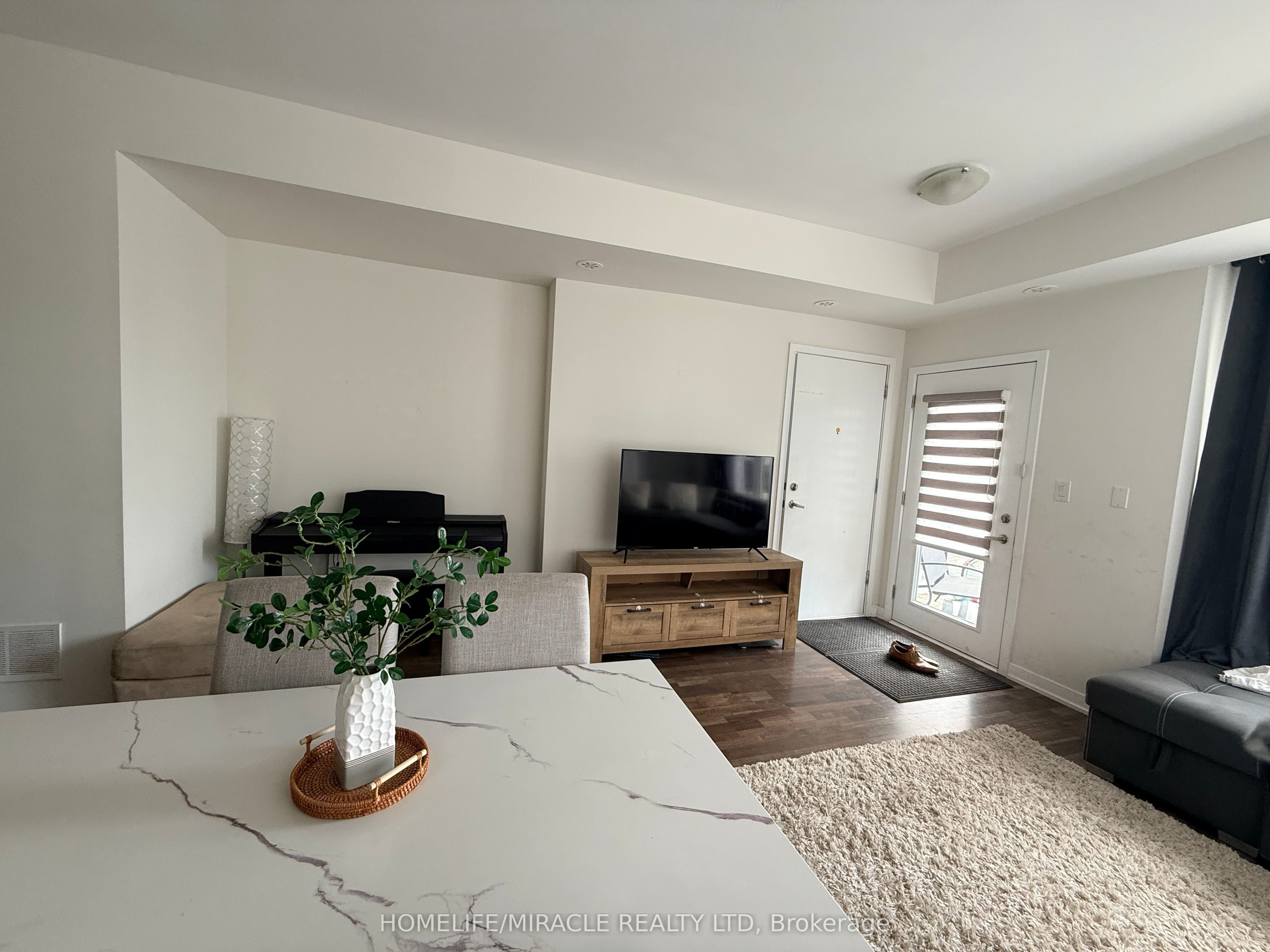 1460 Whites Road #323 — photograph 4