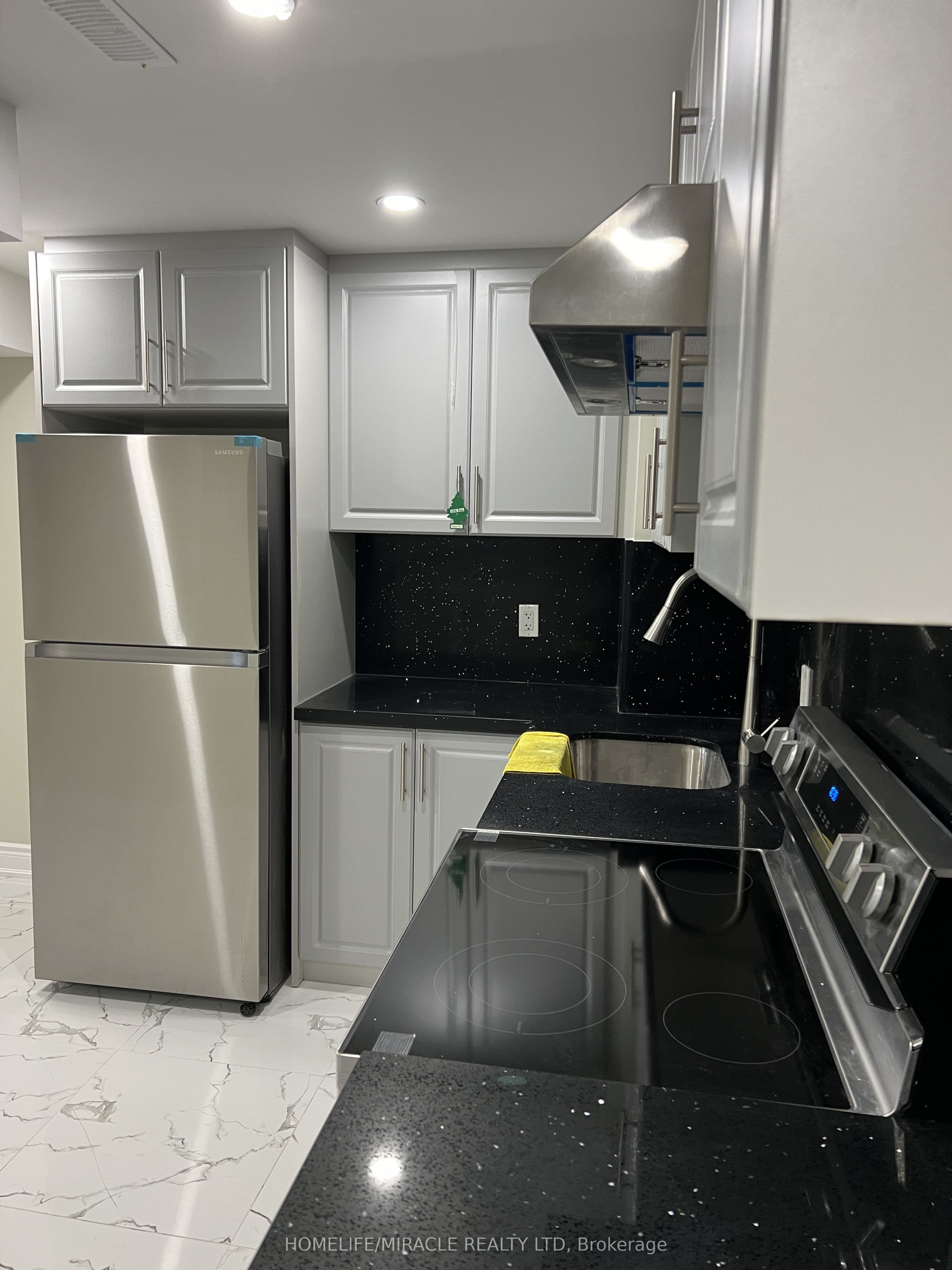 3021 Hollyberry Trail — photograph 2
