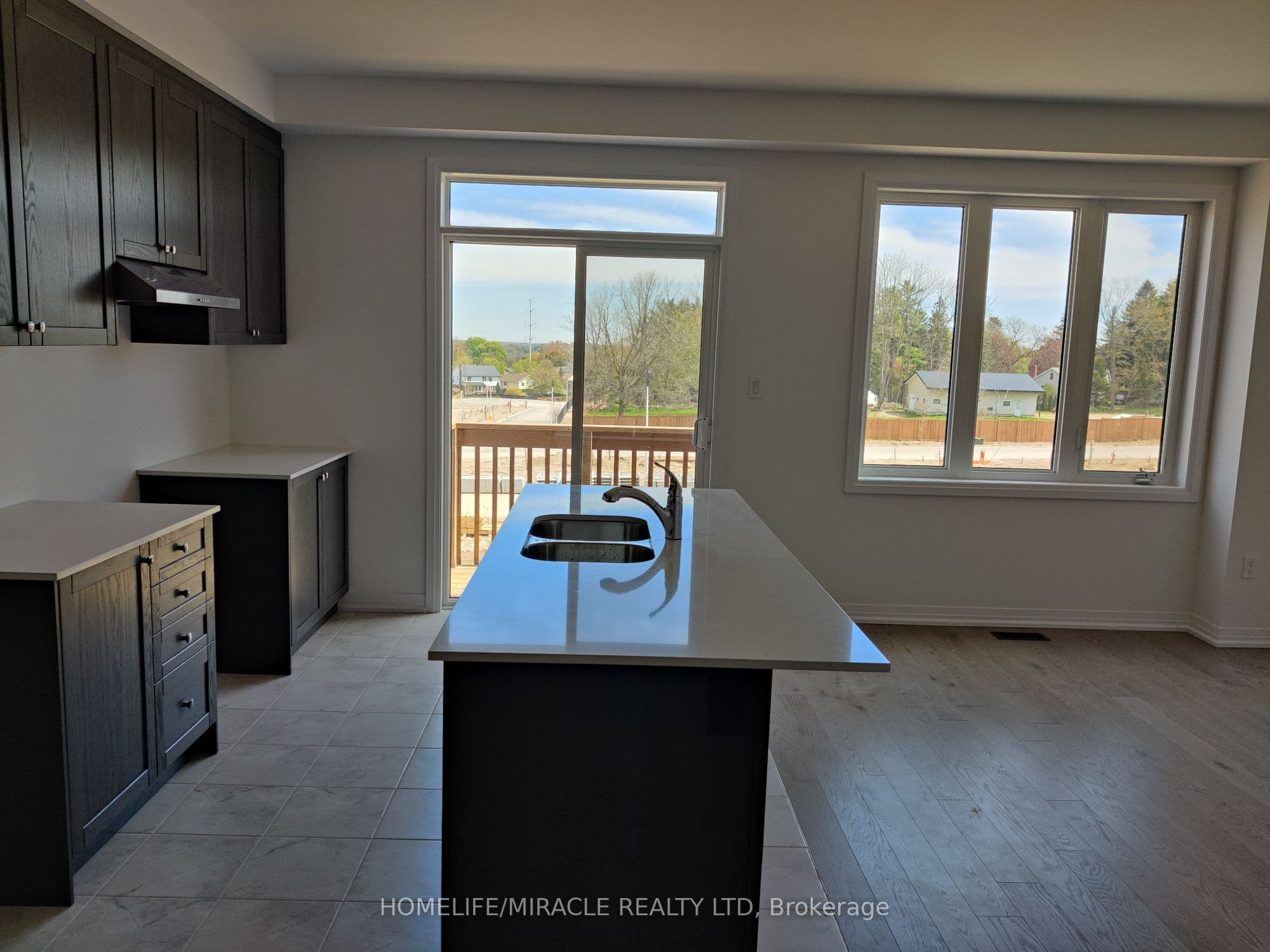 451 Jack Wilford Way — photograph 2
