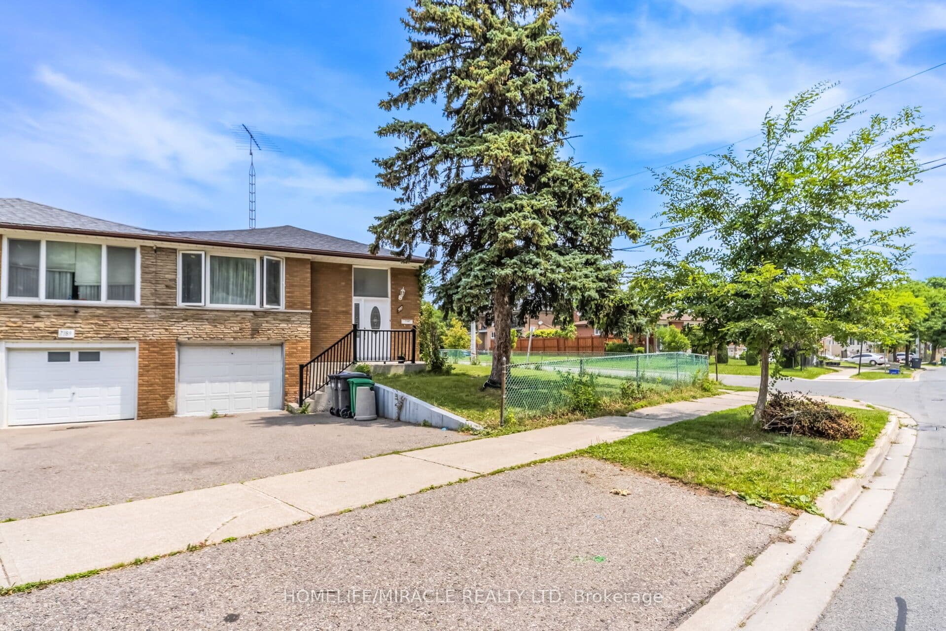 7187 Darcel Avenue — photograph 2