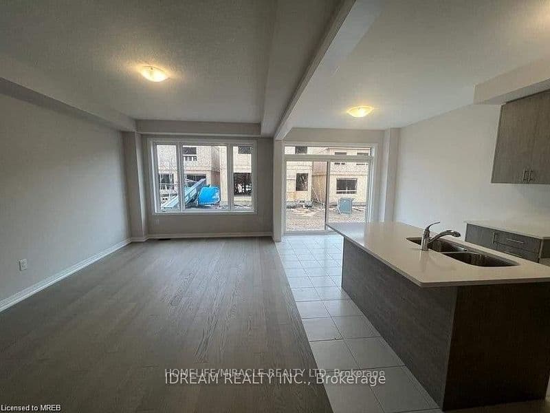 28 Crossmore Crescent — photograph 2