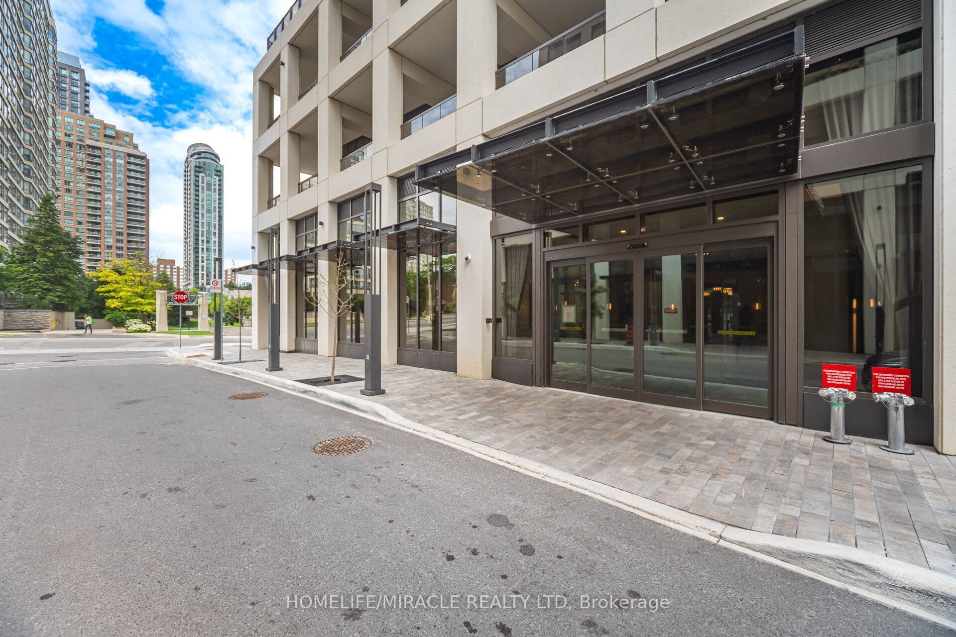30 Elm Drive #1609 — photograph 2