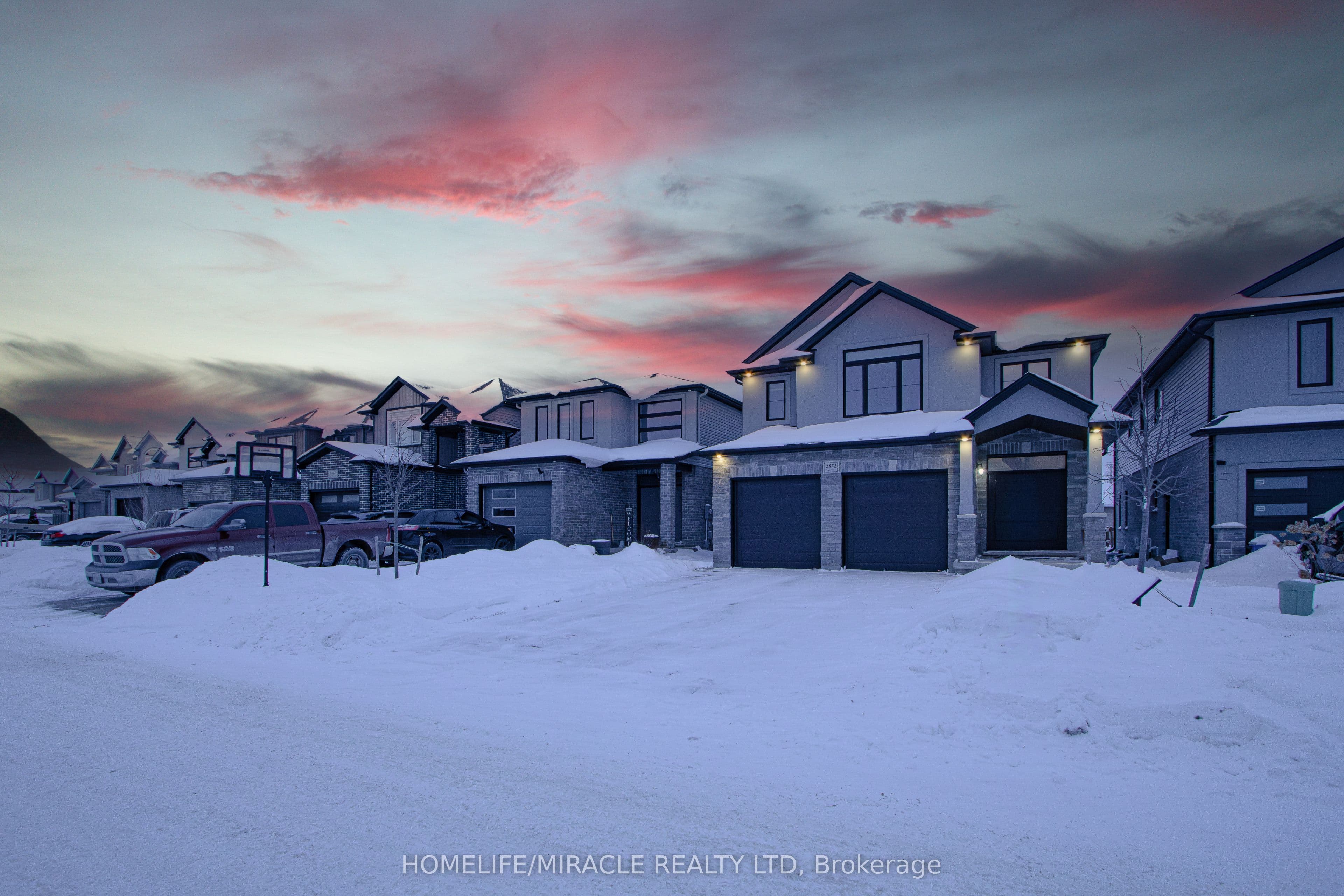 2872 Doyle Drive — photograph 3