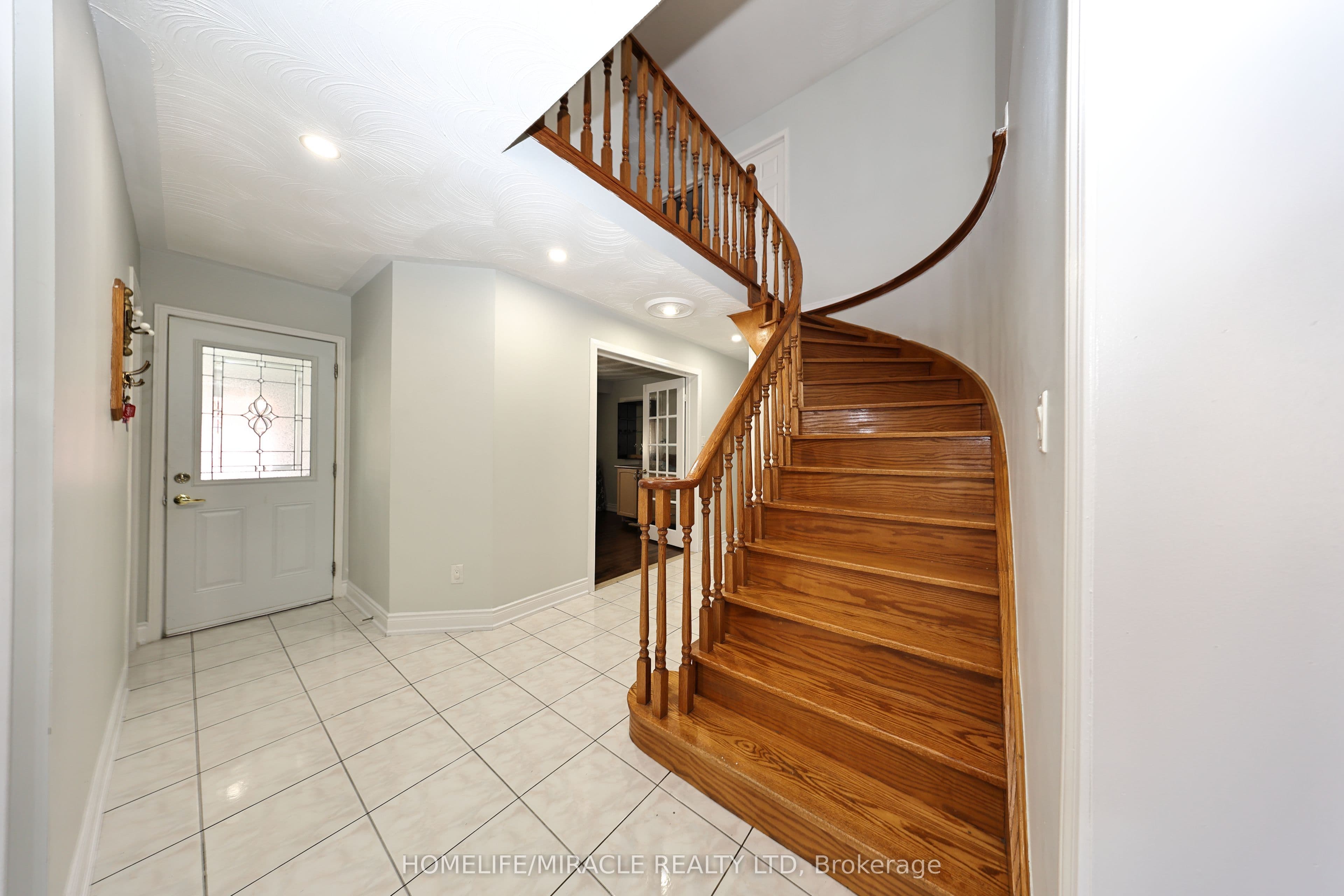 35 Kirk Drive — photograph 4