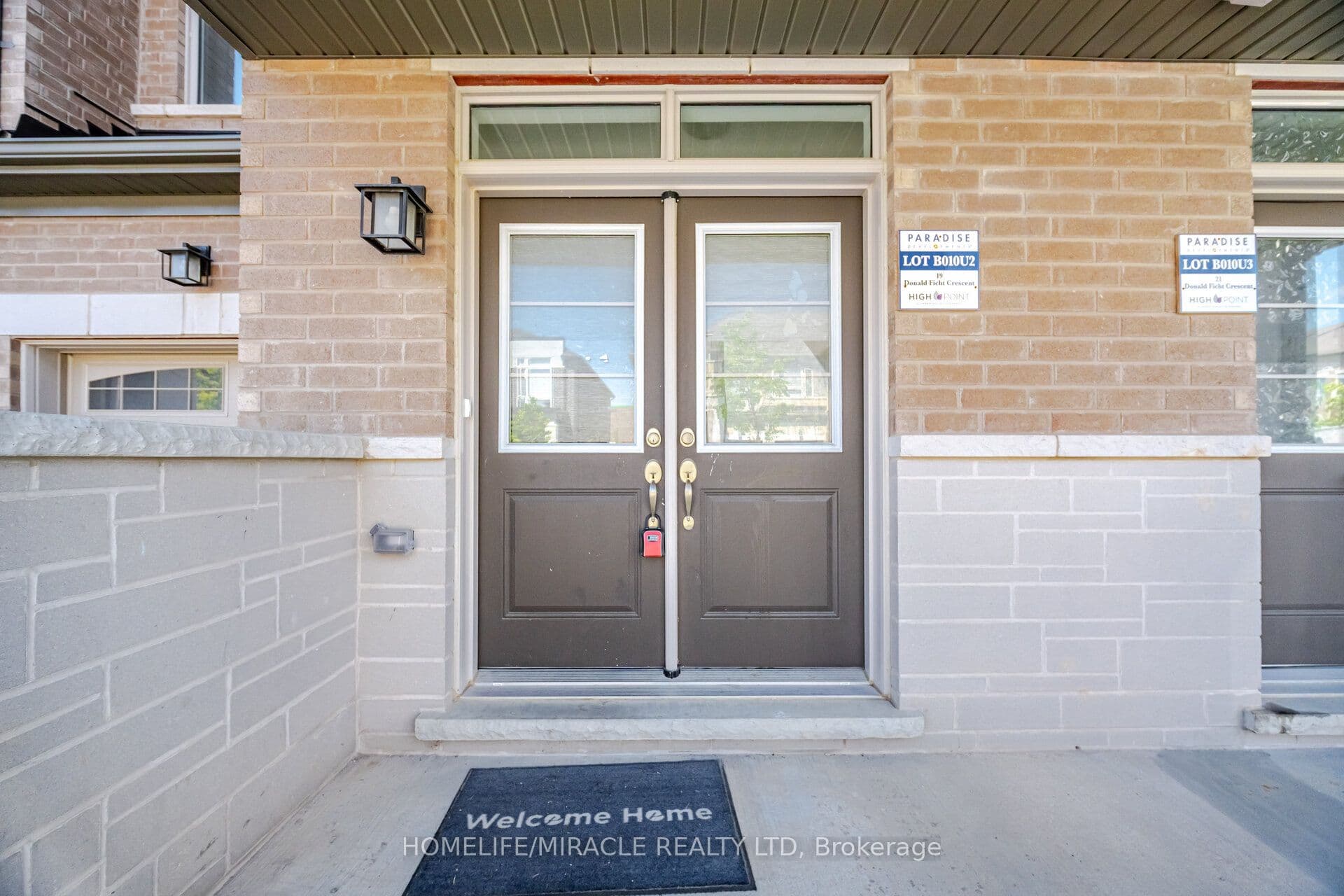 19 Donald Ficht Crescent — photograph 2