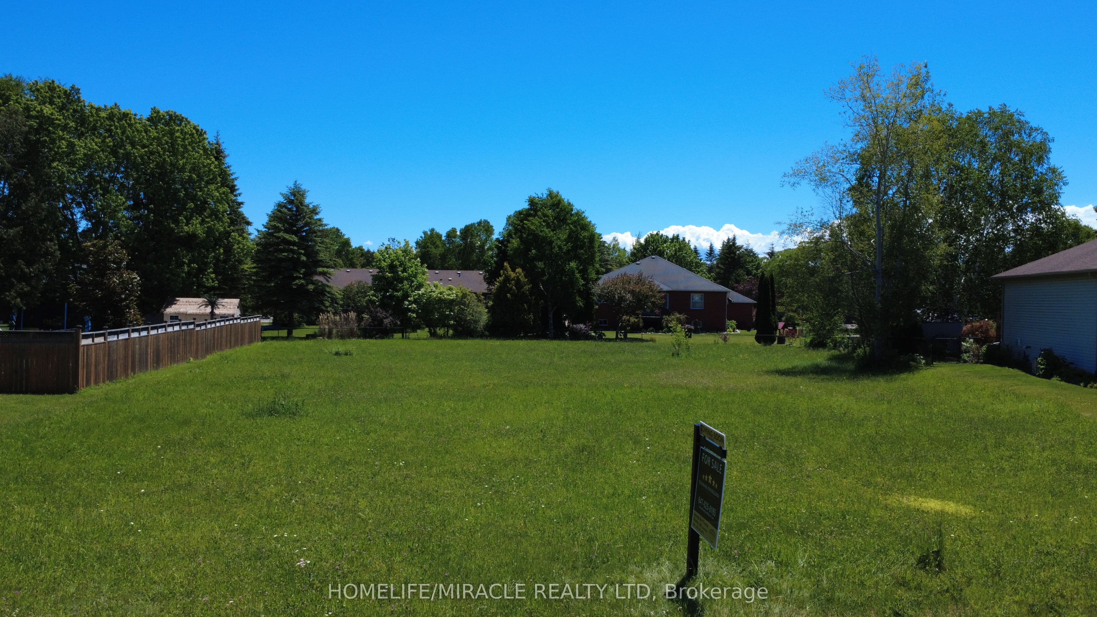 31 Fairway Crescent — featured photograph