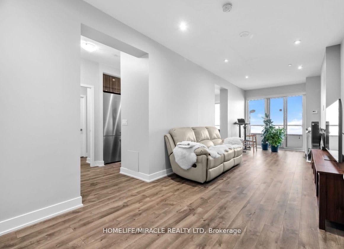 20 Shore Breeze Drive #4804 — photograph 4