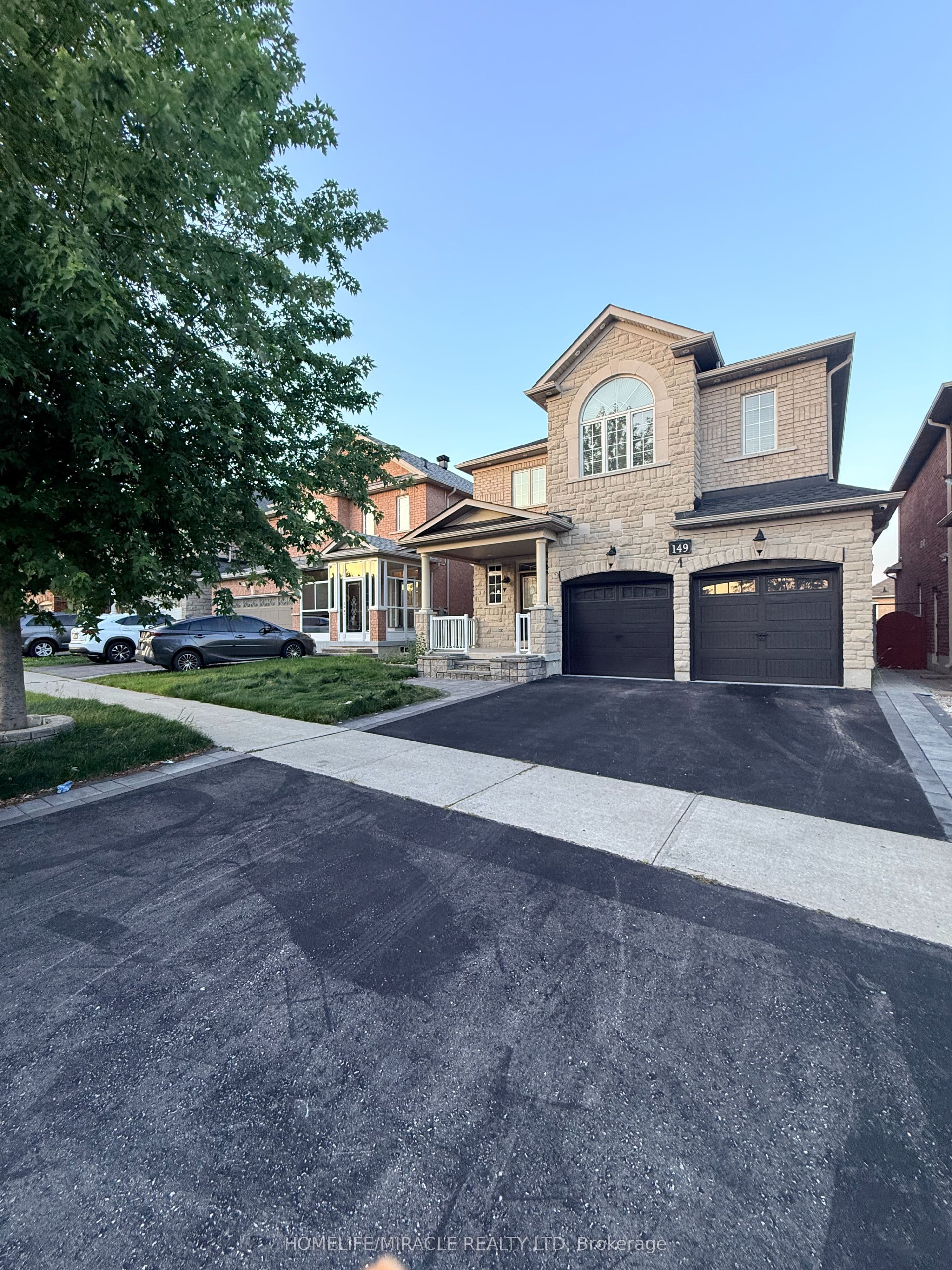 149 Riverwalk Drive — photograph 3