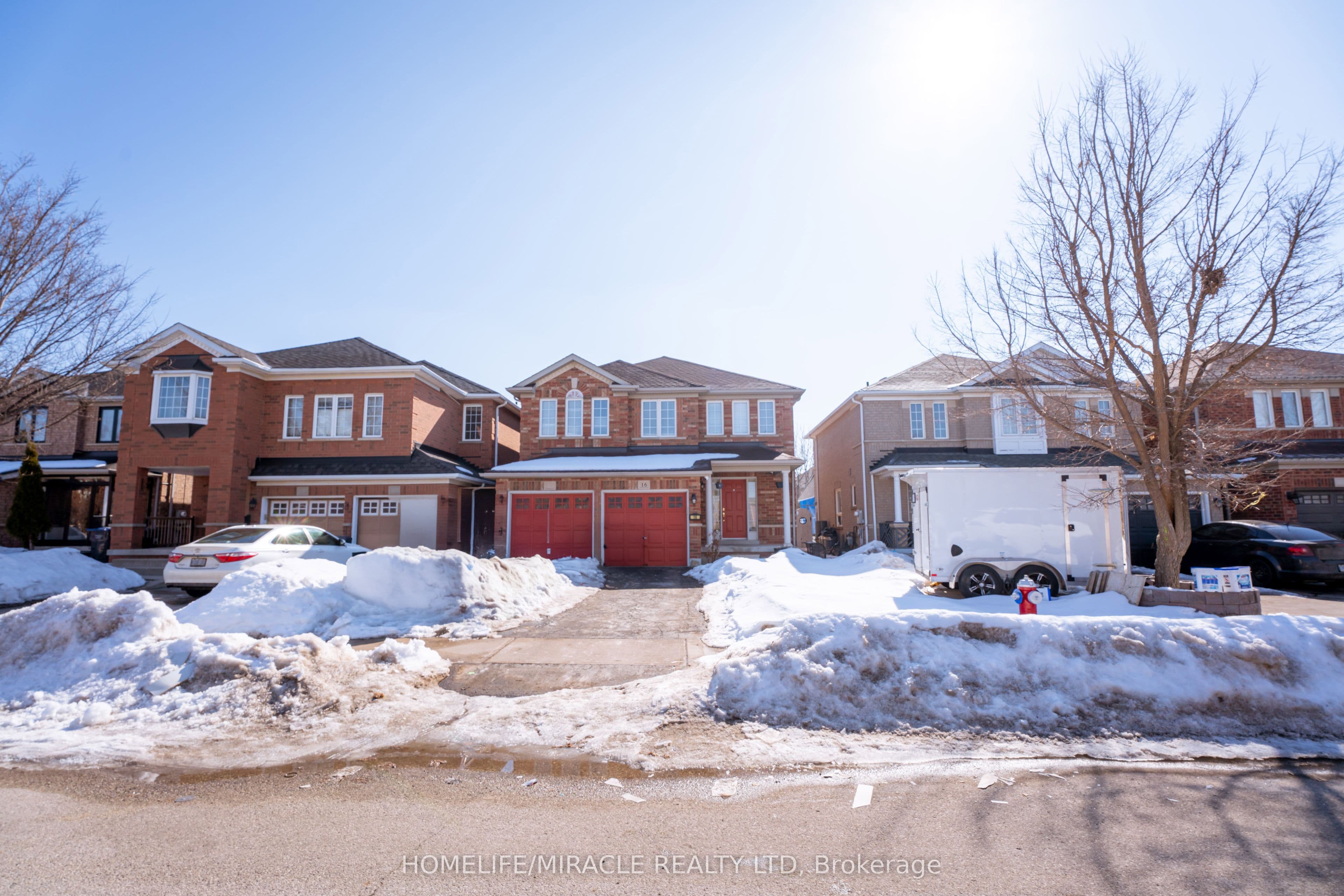 16 Dunure Crescent — photograph 2