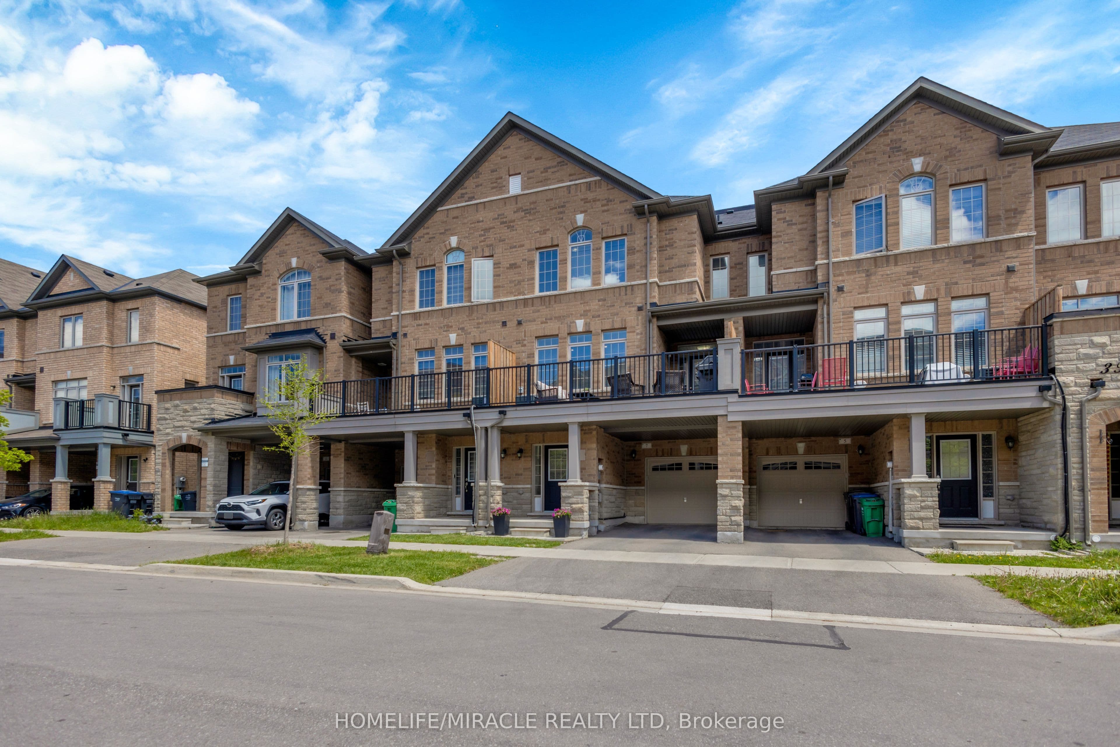 7 Haymarket Drive — photograph 2
