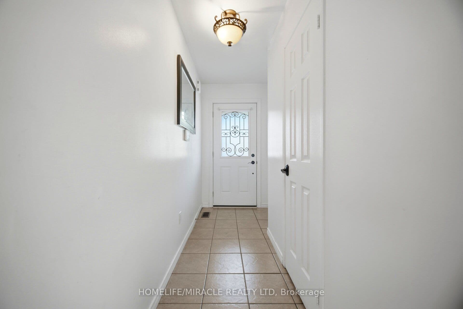 45 Ridgefield Court — photograph 5