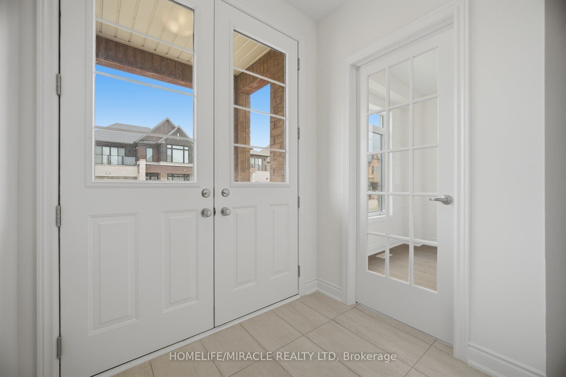 46 Stratford Drive — photograph 2