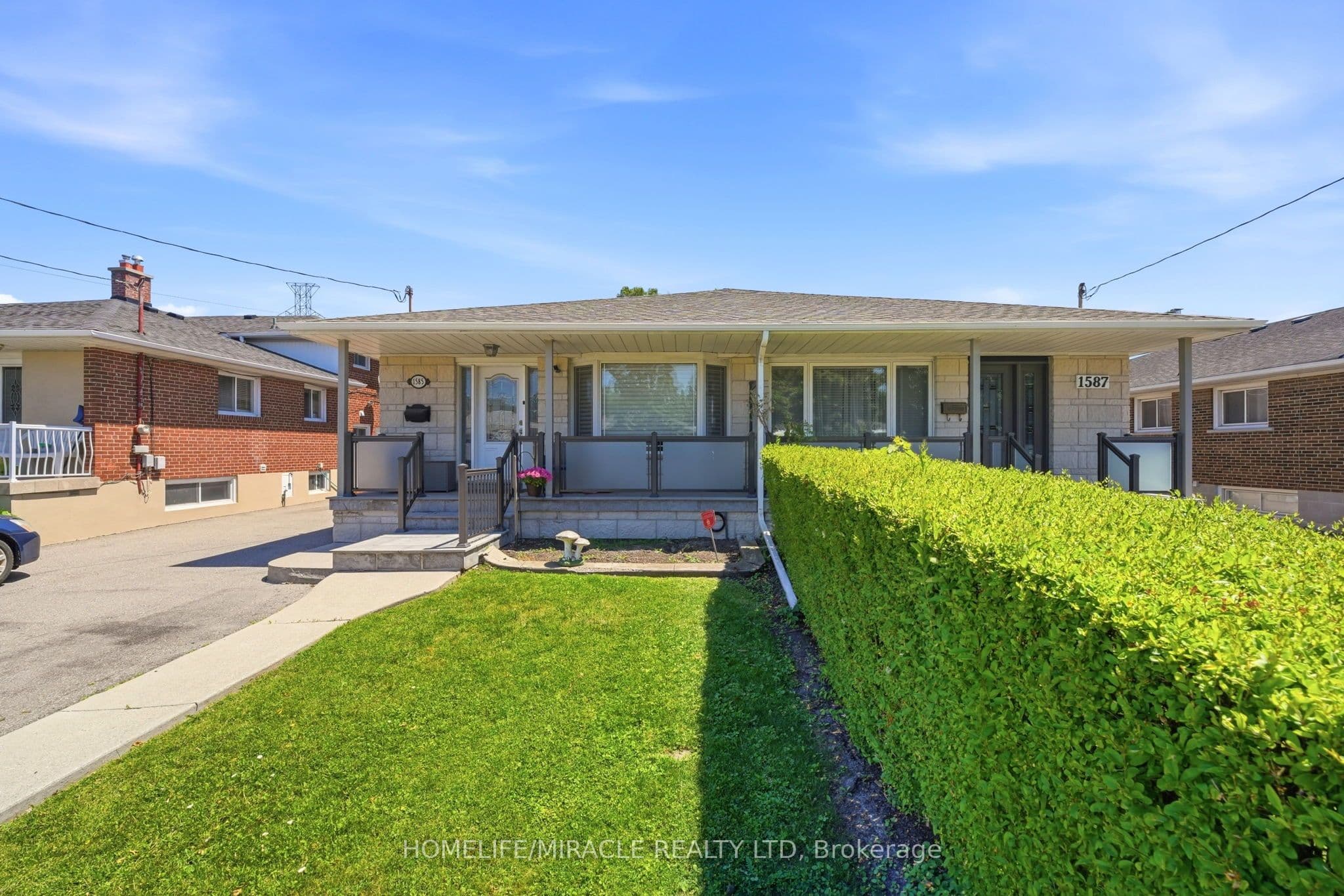 1585 Coram Crescent — featured photograph
