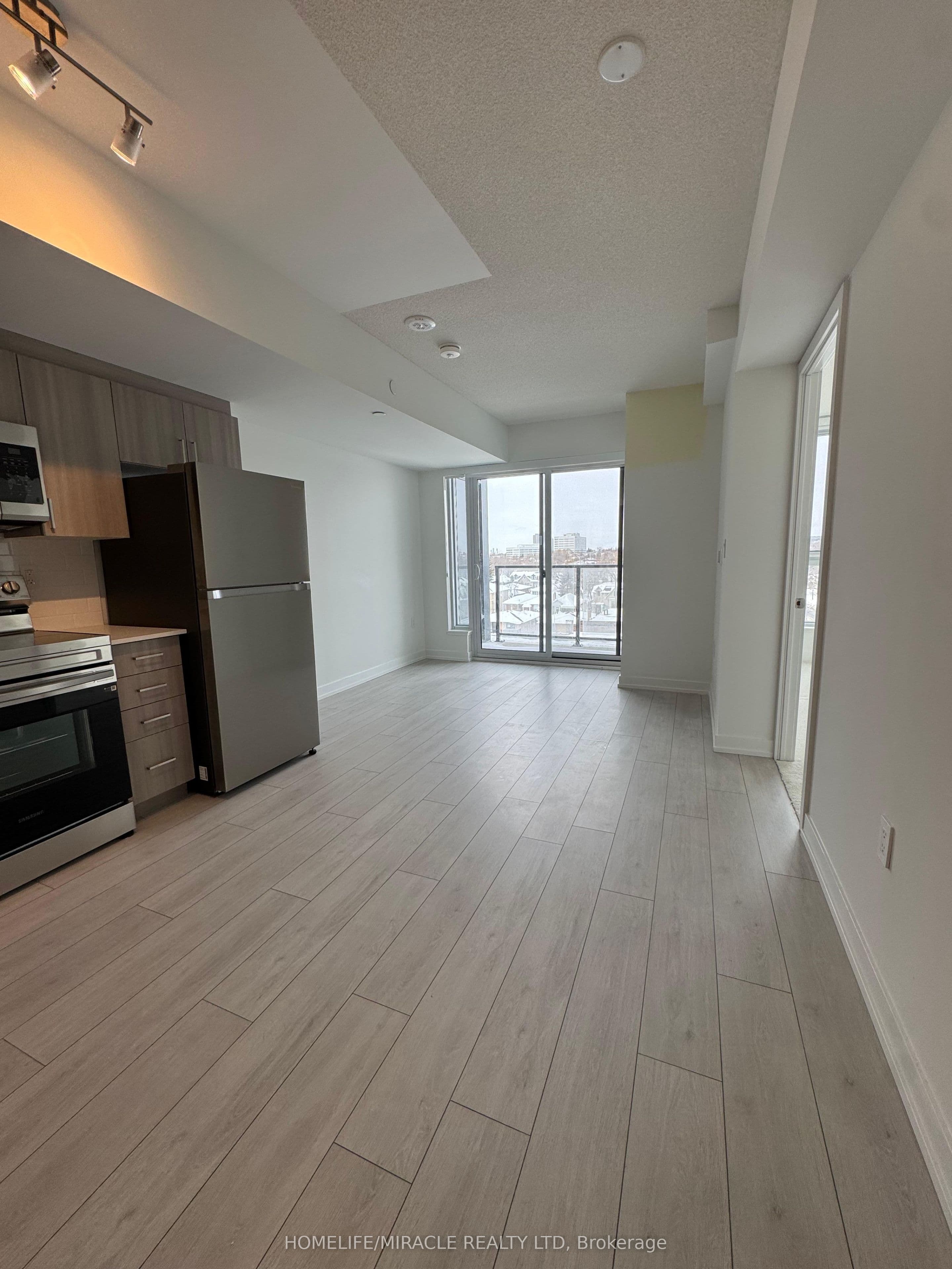 556 Marlee Avenue #621 — photograph 4