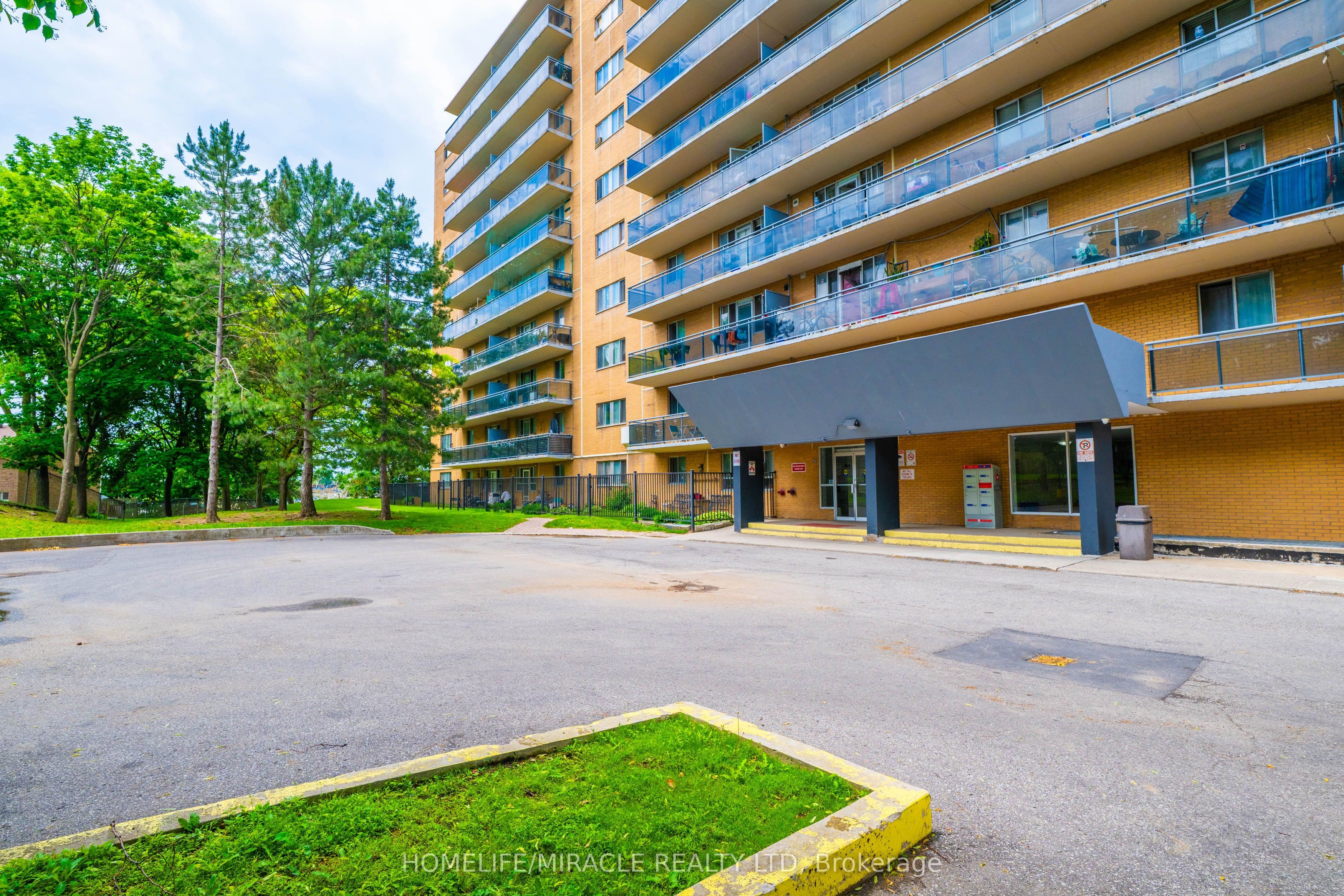 100 Dundalk Drive #707 — photograph 3