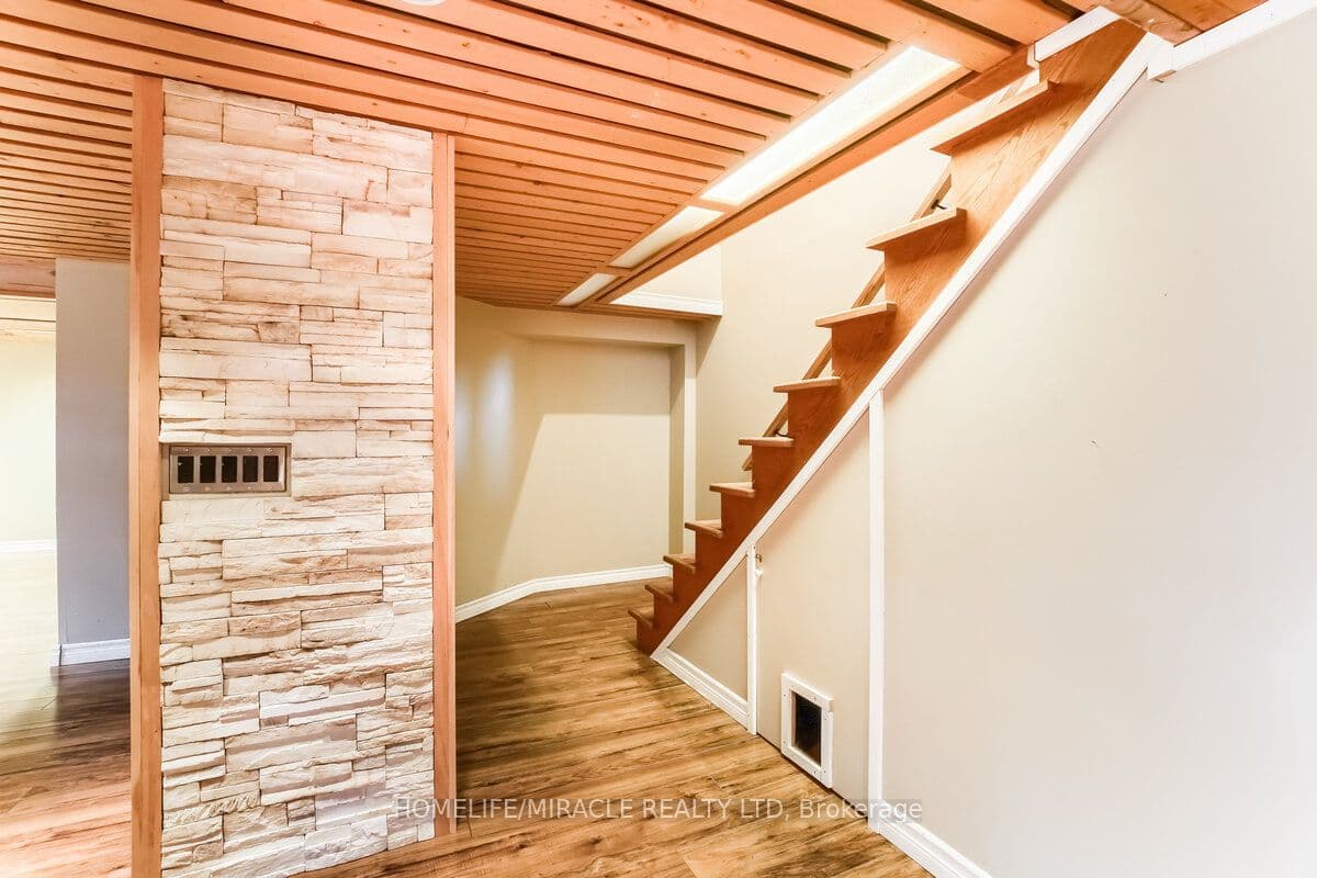 520 Gillmoss Road #Bsmt — photograph 4