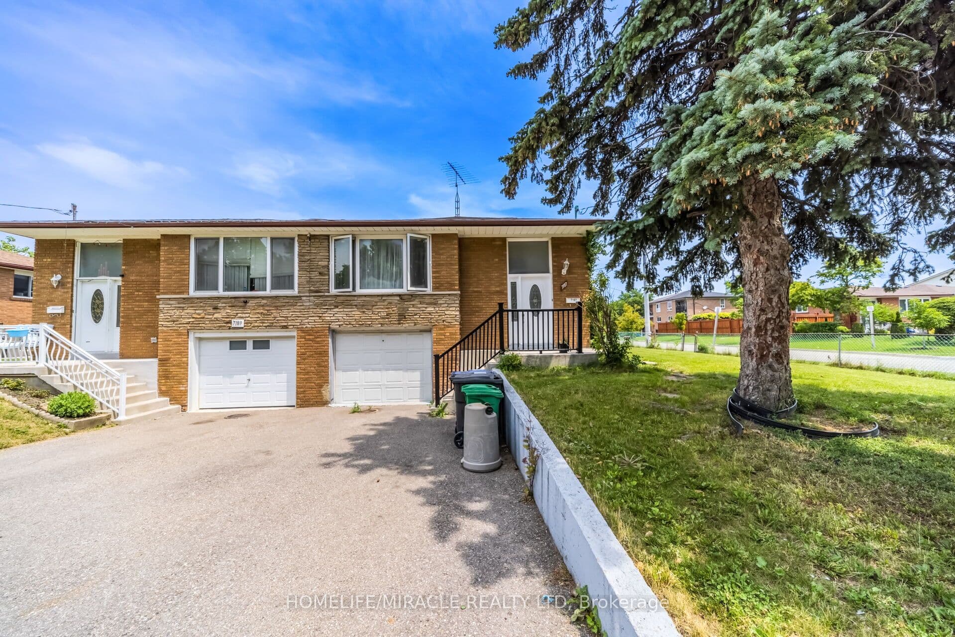 7187 Darcel Avenue — photograph 4